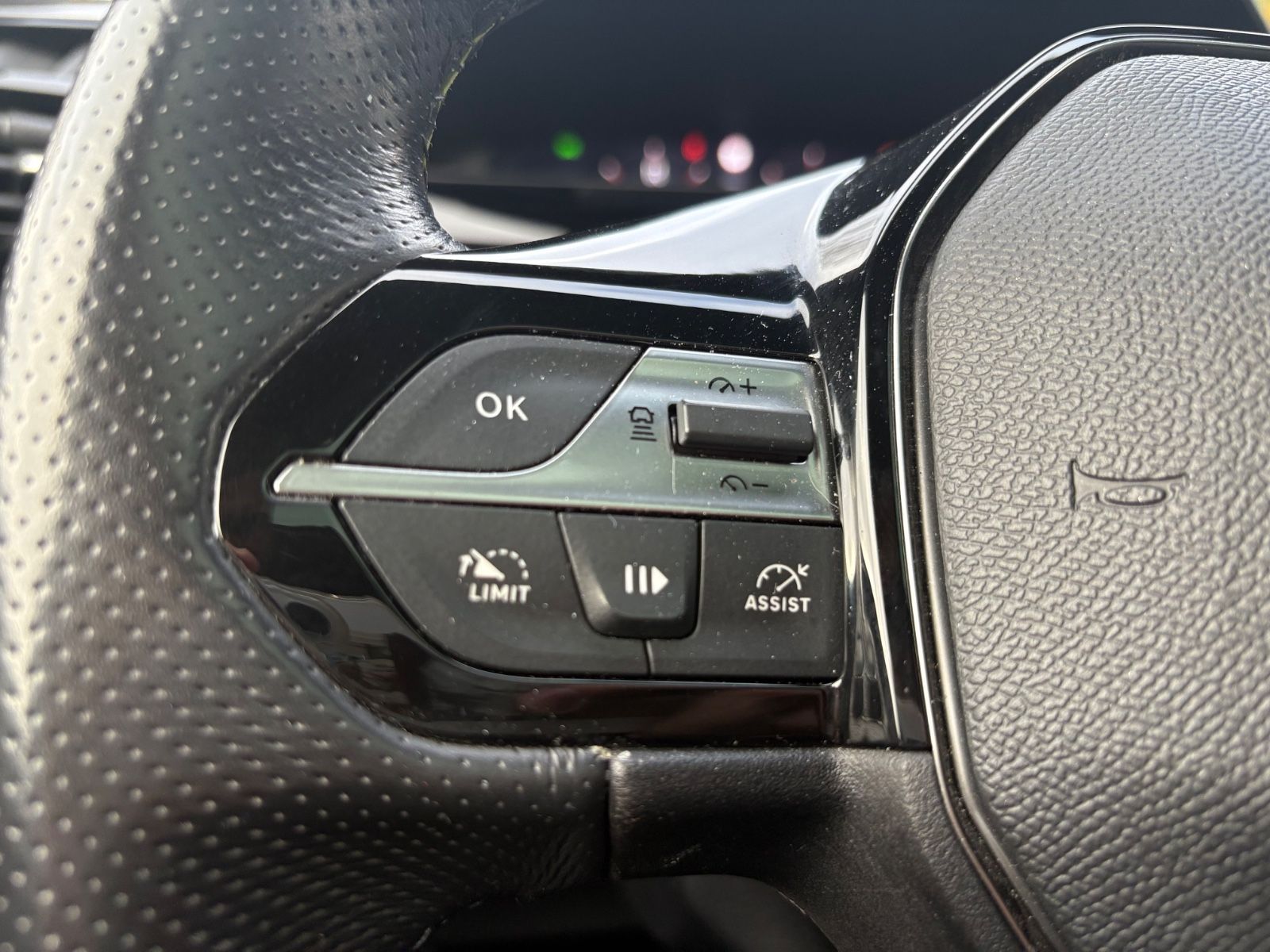 Fahrzeugabbildung Peugeot 308 SW GT*AUT*PANORAMA*MATRIX*360 KAMERA*TRAUM*