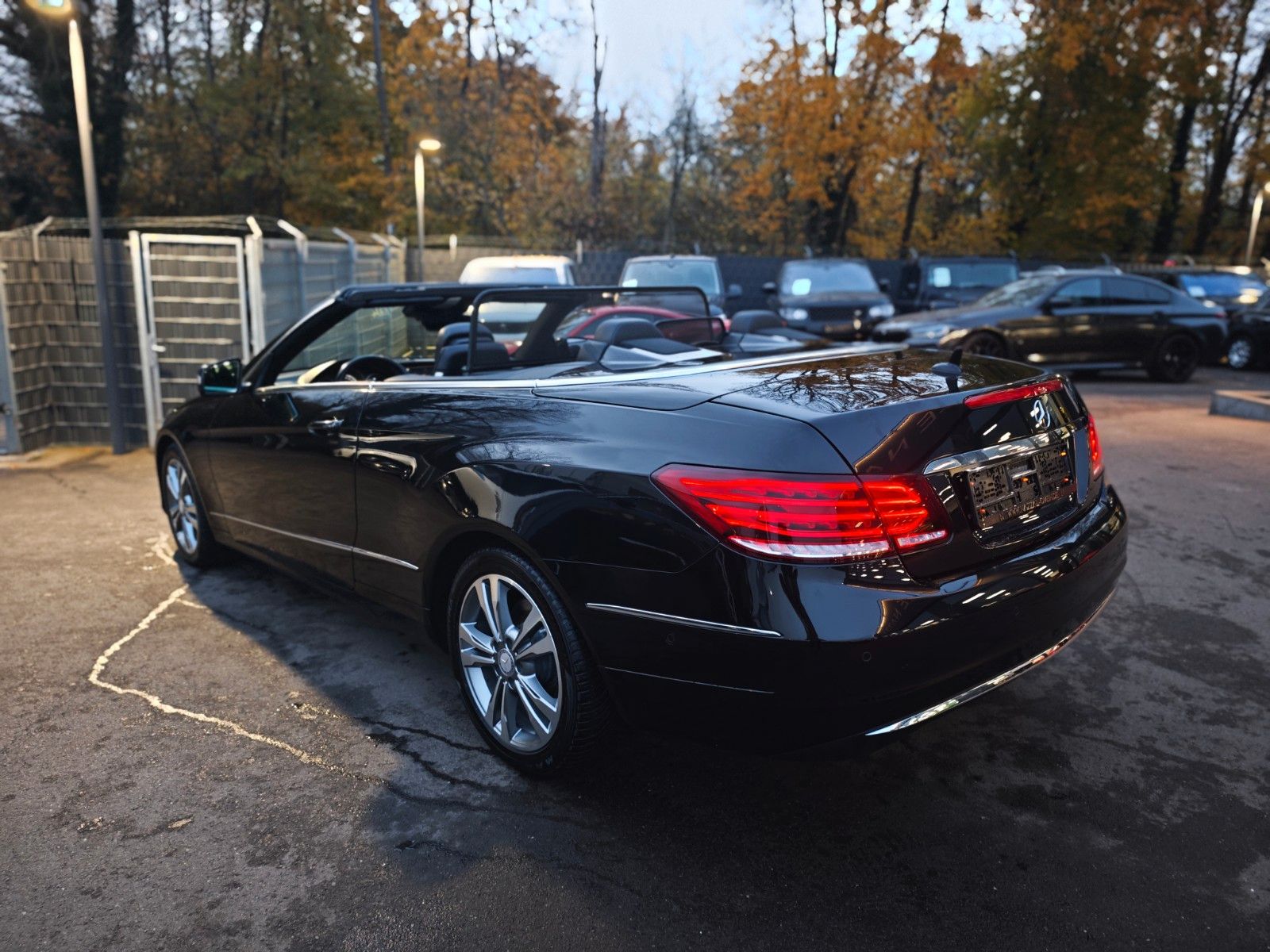 Fahrzeugabbildung Mercedes-Benz E 250 CABRIO*ACC*NAVI*SHZ*LED*KLIMAAUTO*