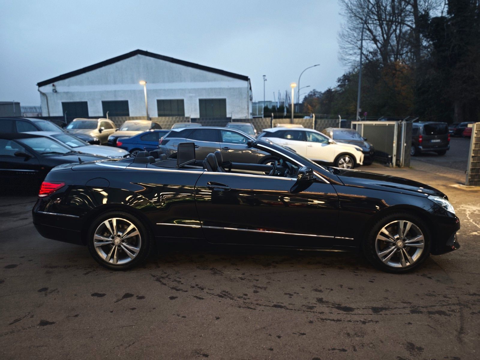 Fahrzeugabbildung Mercedes-Benz E 250 CABRIO*ACC*NAVI*SHZ*LED*KLIMAAUTO*