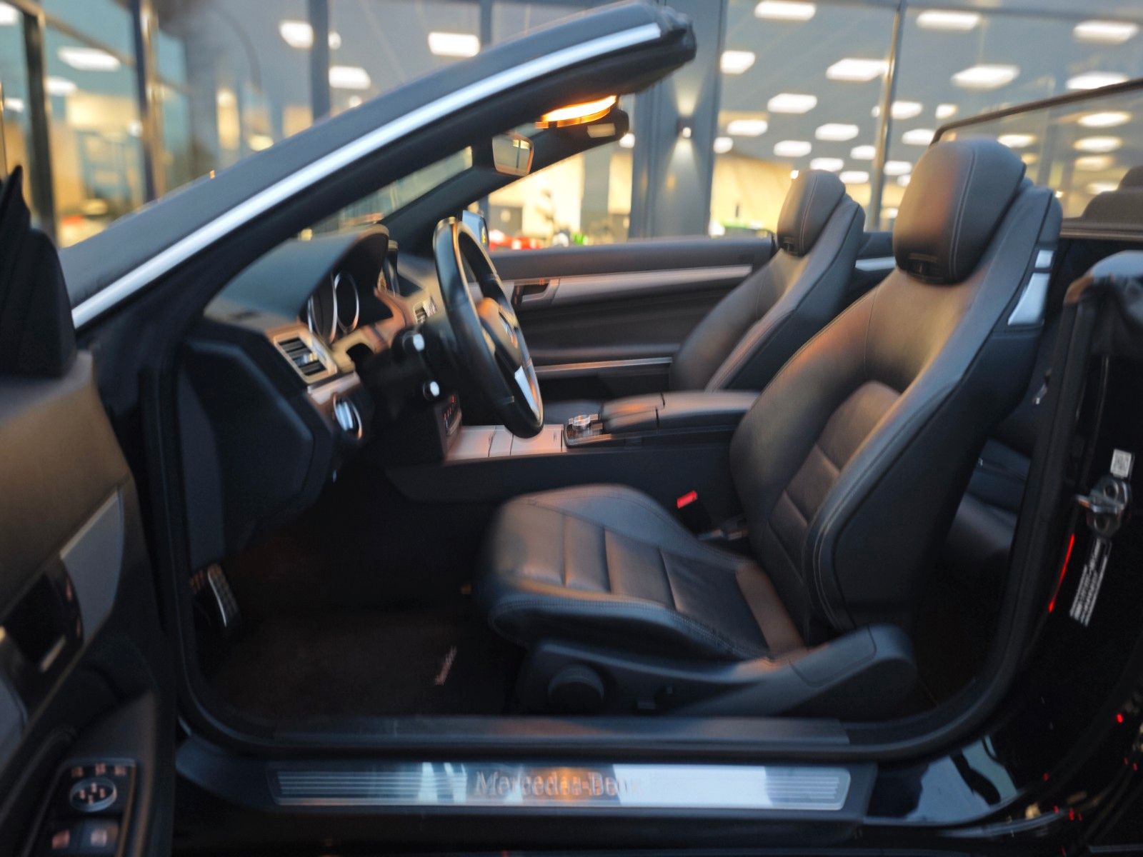 Fahrzeugabbildung Mercedes-Benz E 250 CABRIO*ACC*NAVI*SHZ*LED*KLIMAAUTO*