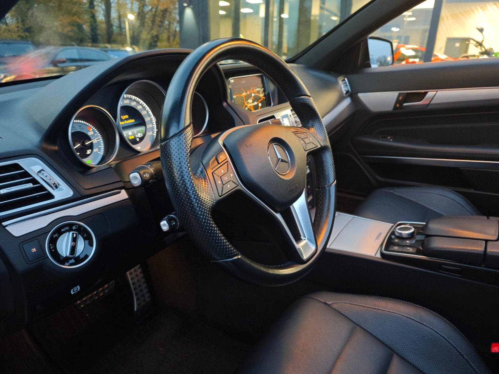 Fahrzeugabbildung Mercedes-Benz E 250 CABRIO*ACC*NAVI*SHZ*LED*KLIMAAUTO*