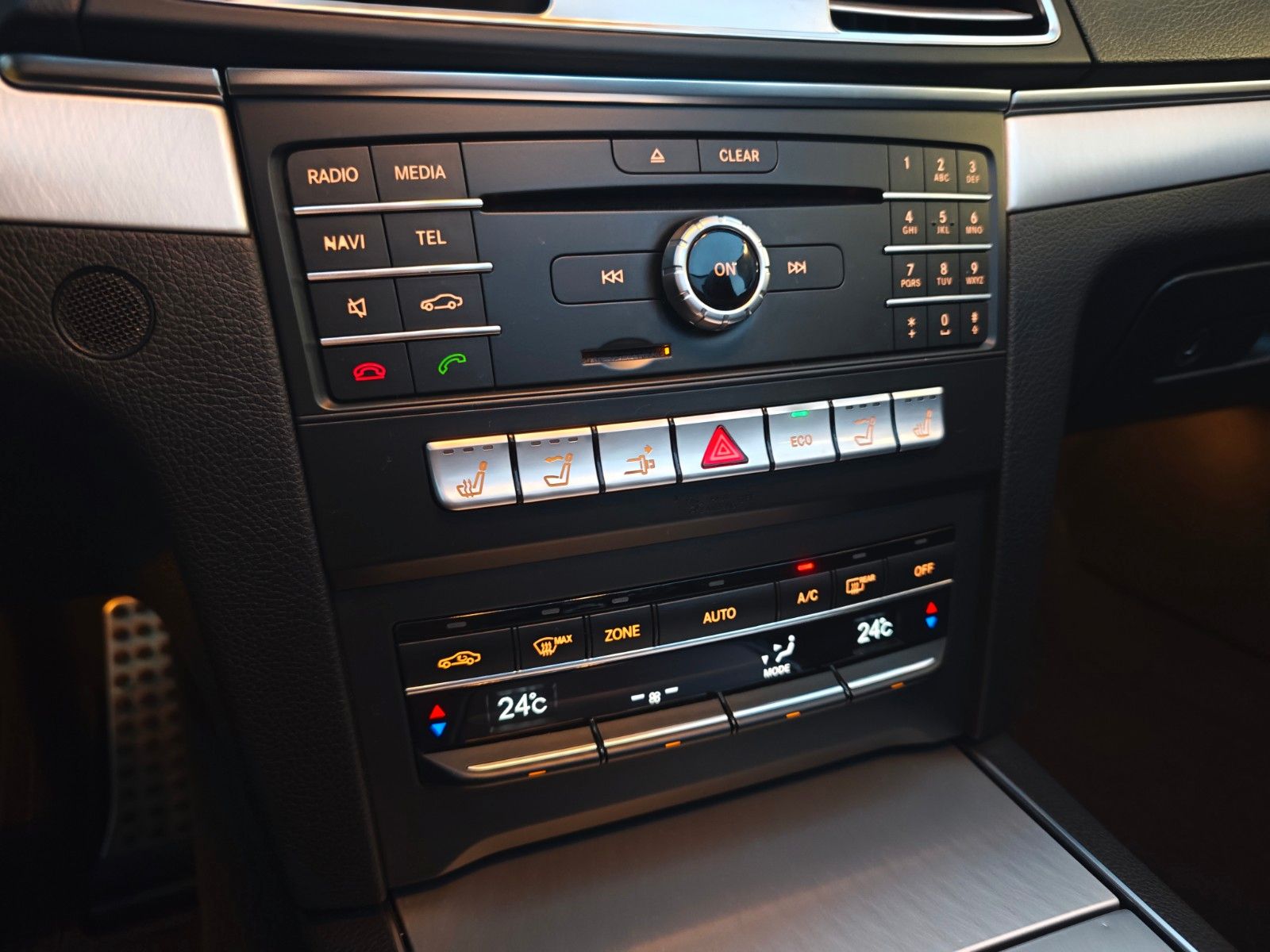 Fahrzeugabbildung Mercedes-Benz E 250 CABRIO*ACC*NAVI*SHZ*LED*KLIMAAUTO*