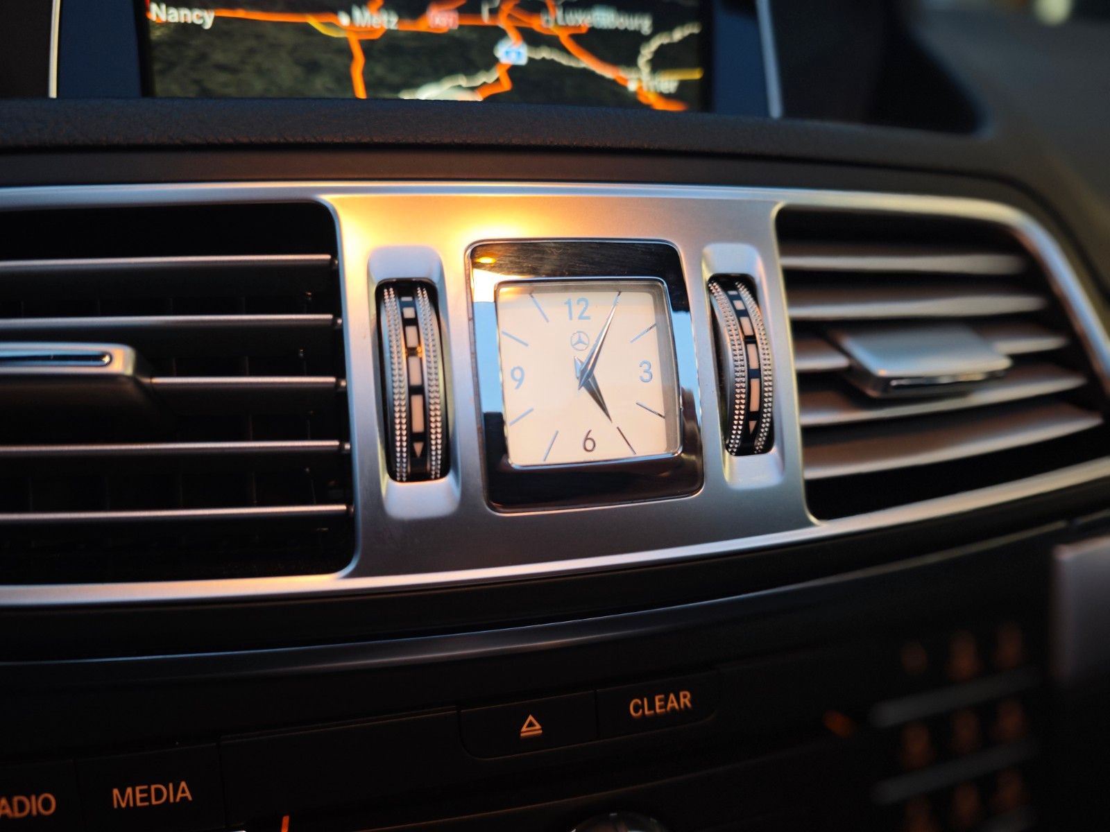 Fahrzeugabbildung Mercedes-Benz E 250 CABRIO*ACC*NAVI*SHZ*LED*KLIMAAUTO*