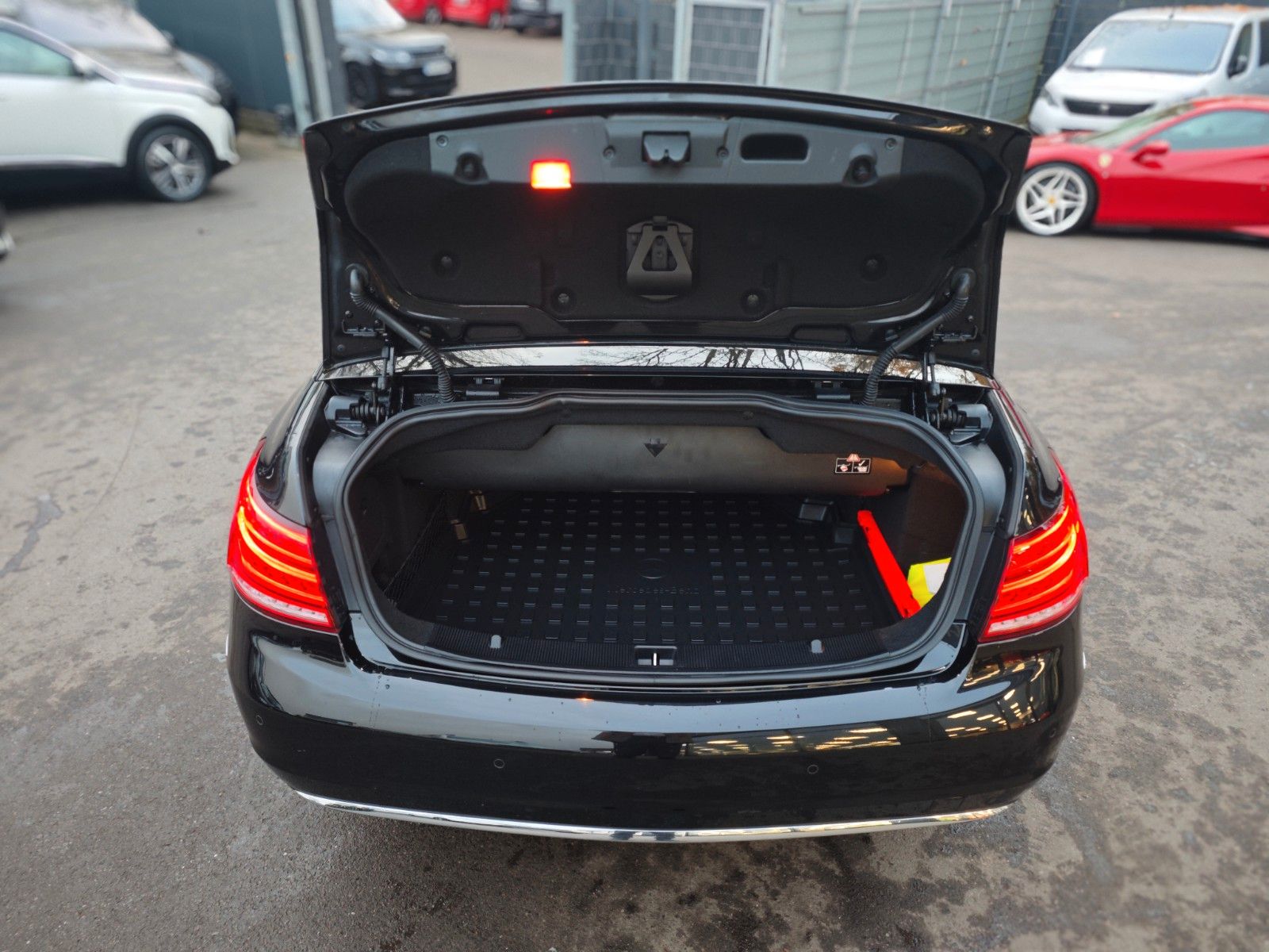 Fahrzeugabbildung Mercedes-Benz E 250 CABRIO*ACC*NAVI*SHZ*LED*KLIMAAUTO*