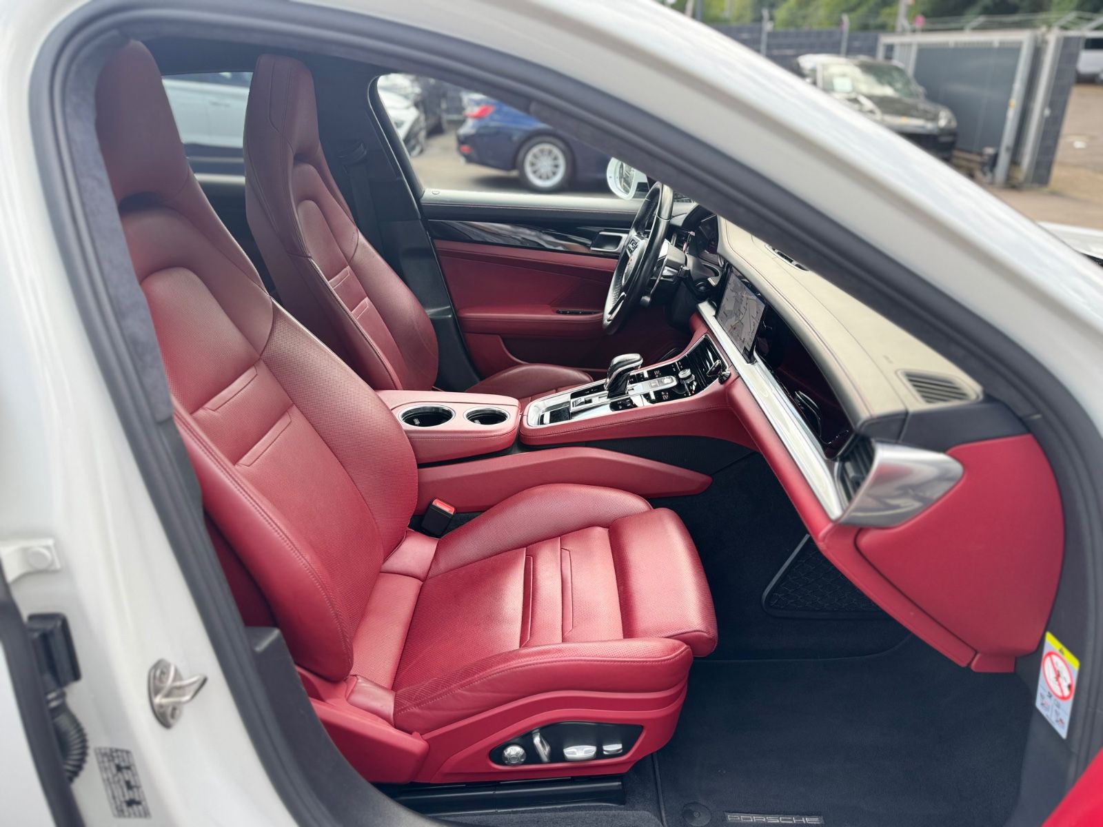 Fahrzeugabbildung Porsche PANAMERA GTS*SPORT-DESIGN*SOFTCLOSE*SPORT-ABGAS*