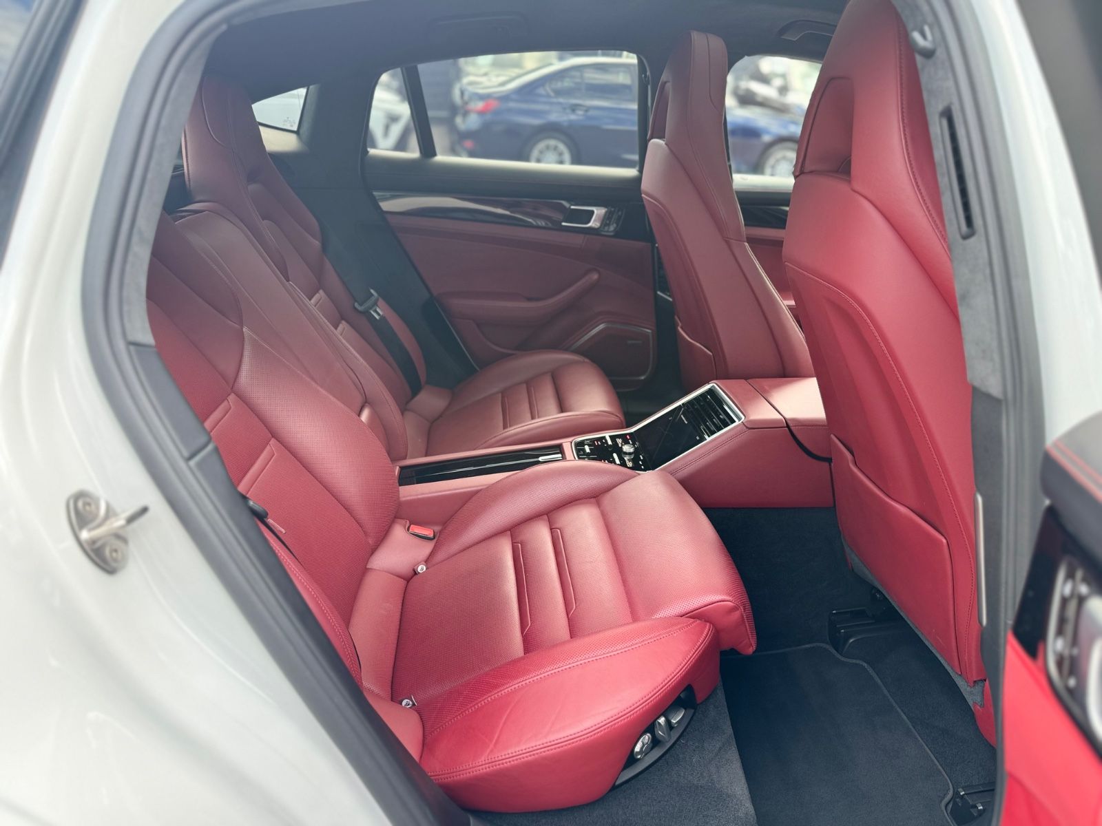 Fahrzeugabbildung Porsche PANAMERA GTS*SPORT-DESIGN*SOFTCLOSE*SPORT-ABGAS*