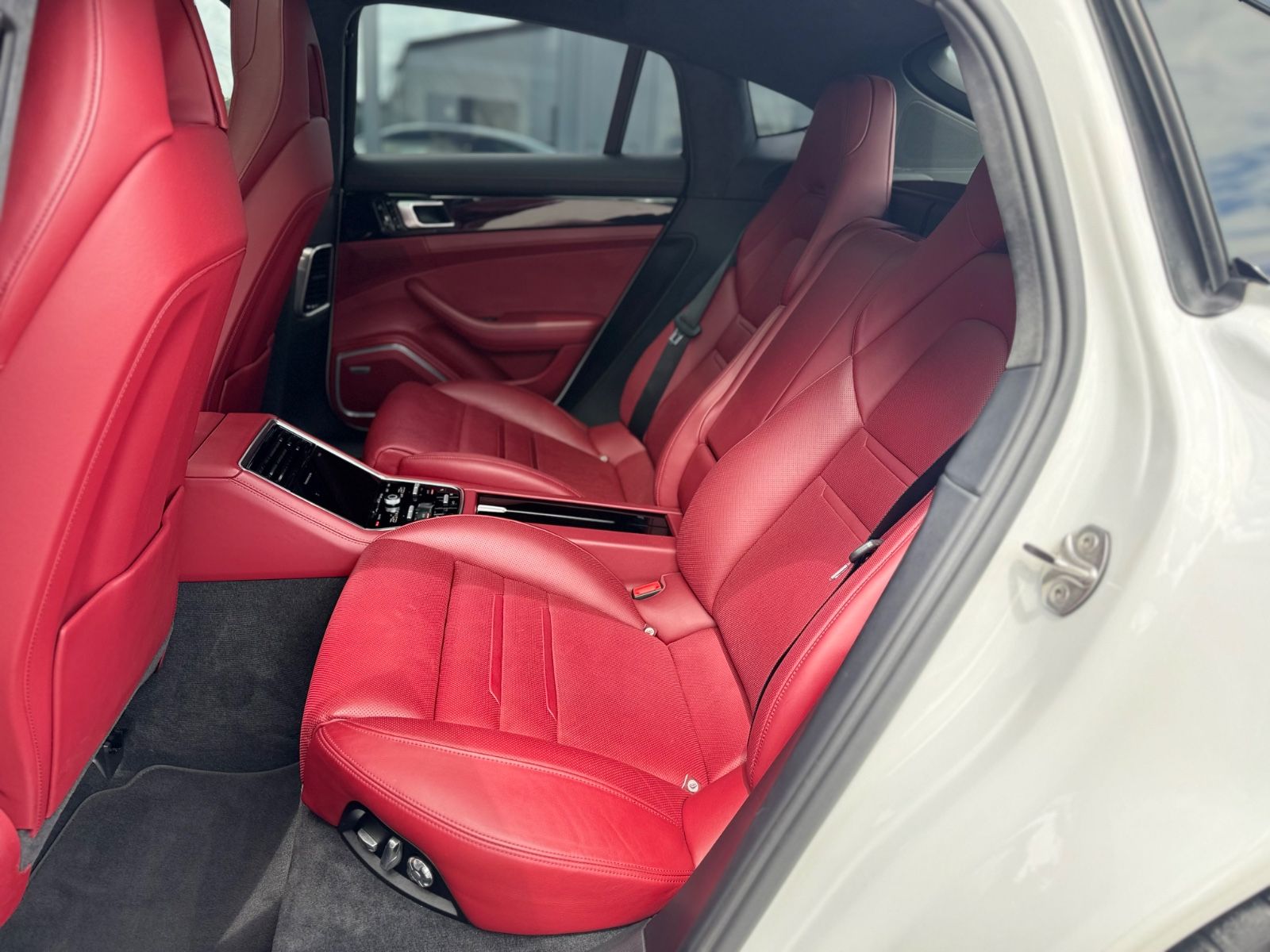 Fahrzeugabbildung Porsche PANAMERA GTS*SPORT-DESIGN*SOFTCLOSE*SPORT-ABGAS*