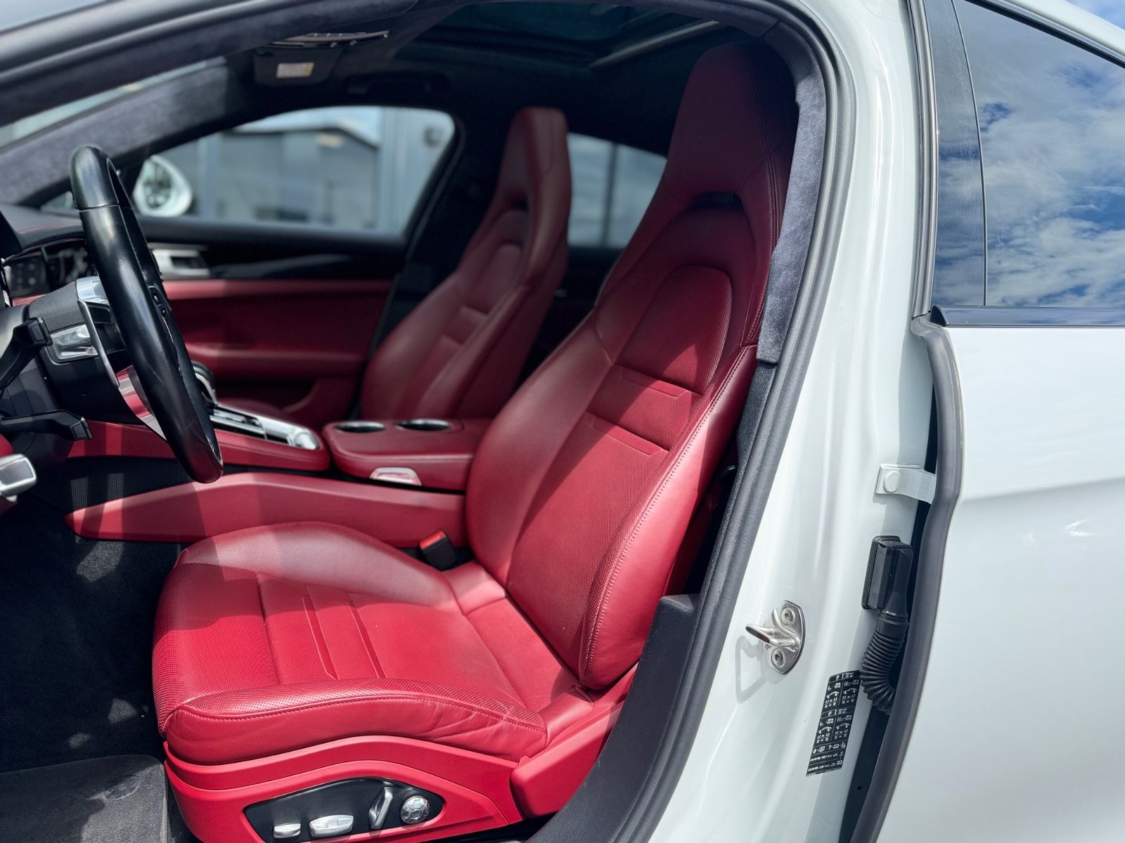 Fahrzeugabbildung Porsche PANAMERA GTS*SPORT-DESIGN*SOFTCLOSE*SPORT-ABGAS*