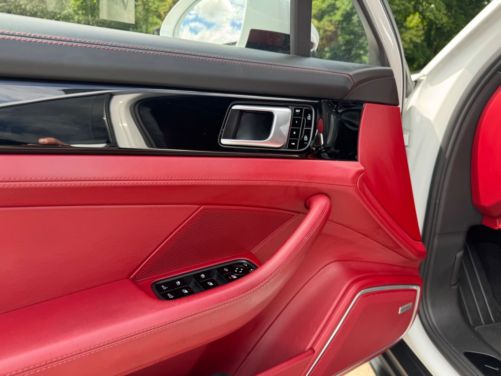 Fahrzeugabbildung Porsche PANAMERA GTS*SPORT-DESIGN*SOFTCLOSE*SPORT-ABGAS*