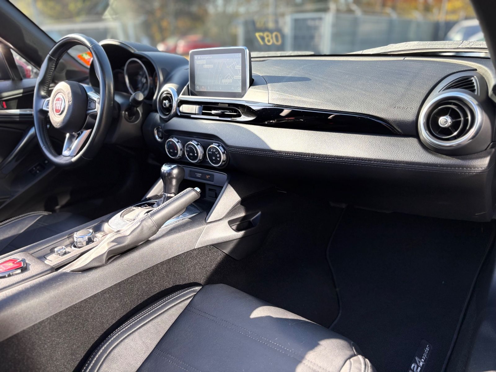 Fahrzeugabbildung Fiat 124 SPIDER *LUSSO*NAVI*LED*LEDER*KAMERA*