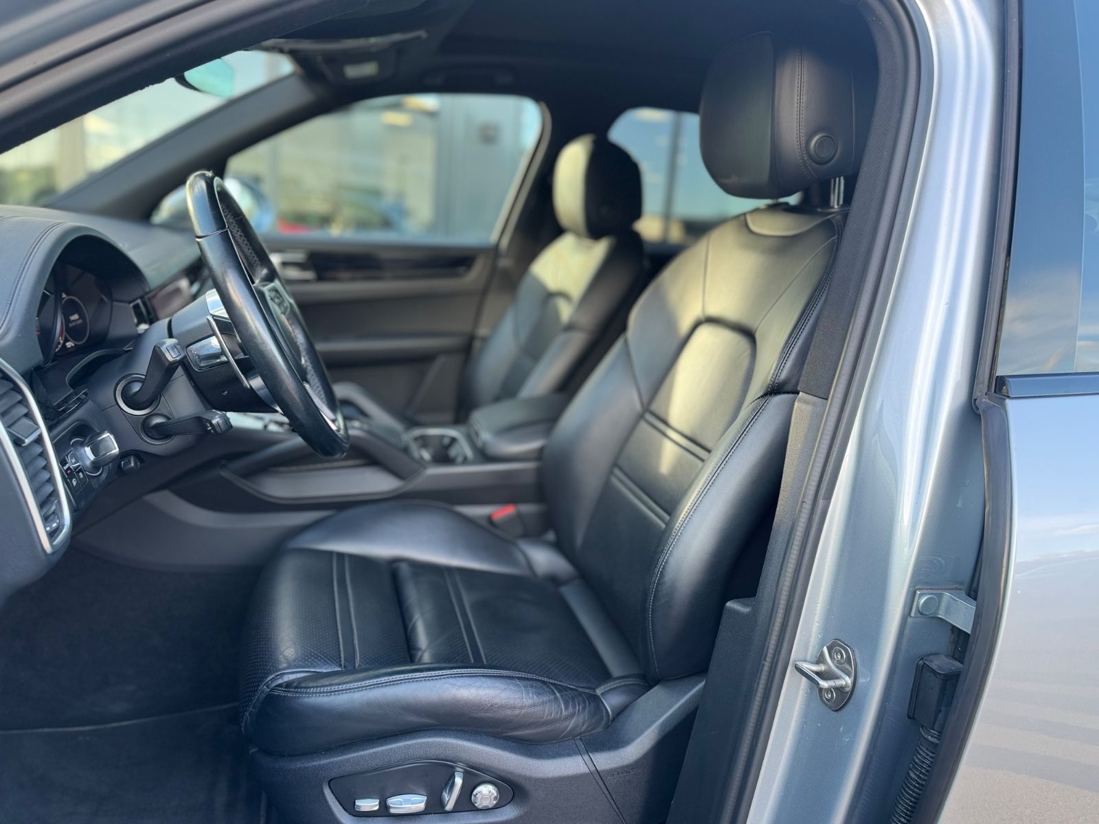 Fahrzeugabbildung Porsche CAYENNE *PANORAMA*ACC*EL.AHK*360°CAM*21.Z*LUFT*