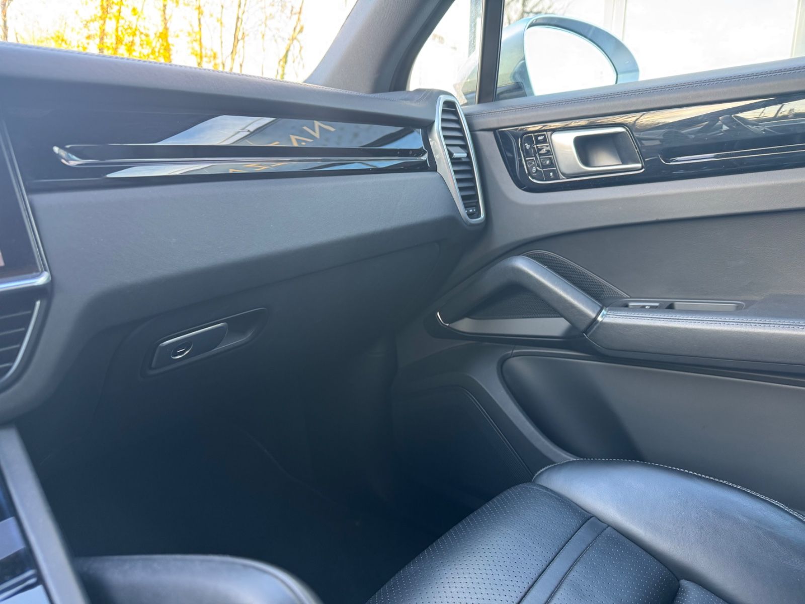 Fahrzeugabbildung Porsche CAYENNE *PANORAMA*ACC*EL.AHK*360°CAM*21.Z*LUFT*