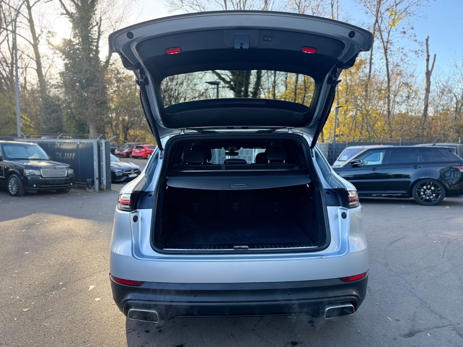 Fahrzeugabbildung Porsche CAYENNE *PANORAMA*ACC*EL.AHK*360°CAM*21.Z*LUFT*