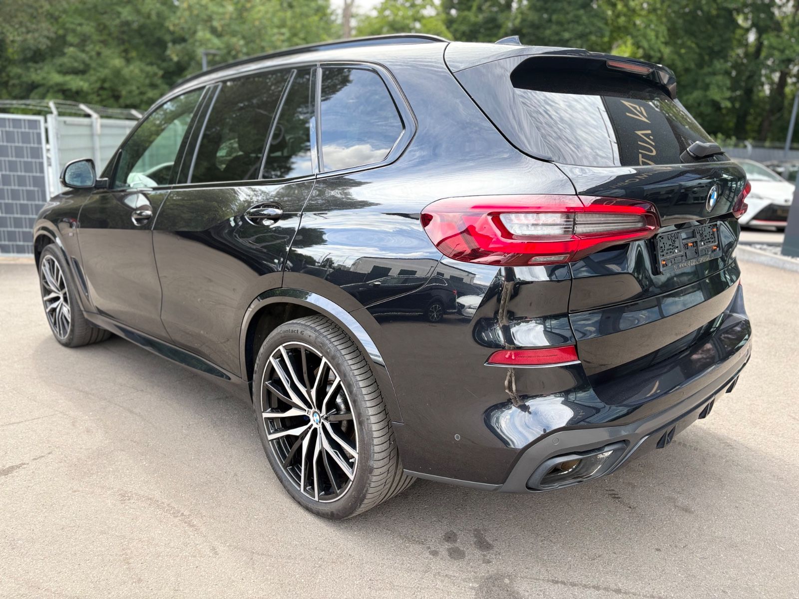 Fahrzeugabbildung BMW X5 M50I*TV-FOND*PANO*HARMAN/KARDON*ACC*22 ZOLL*