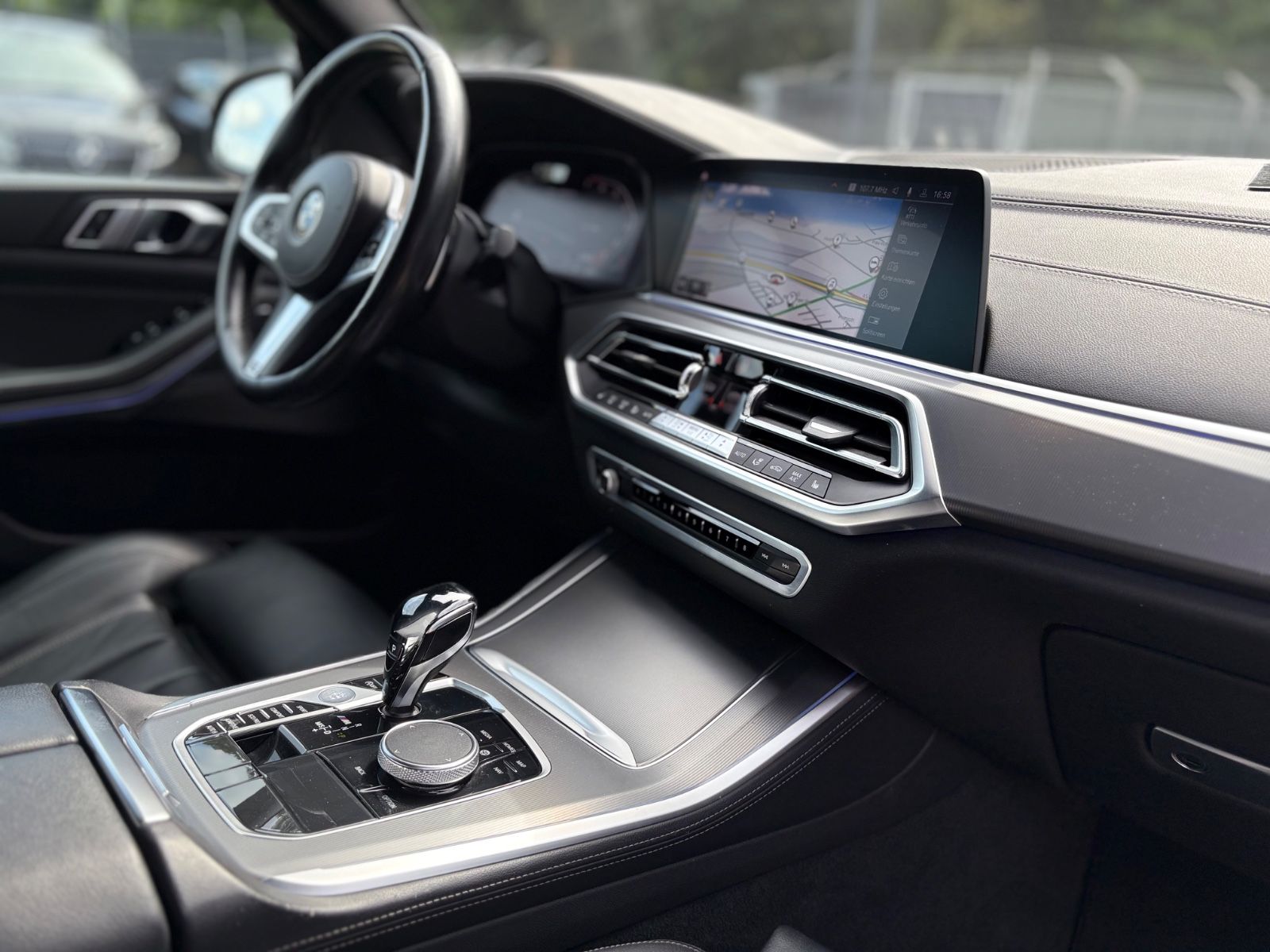 Fahrzeugabbildung BMW X5 M50I*TV-FOND*PANO*HARMAN/KARDON*ACC*22 ZOLL*