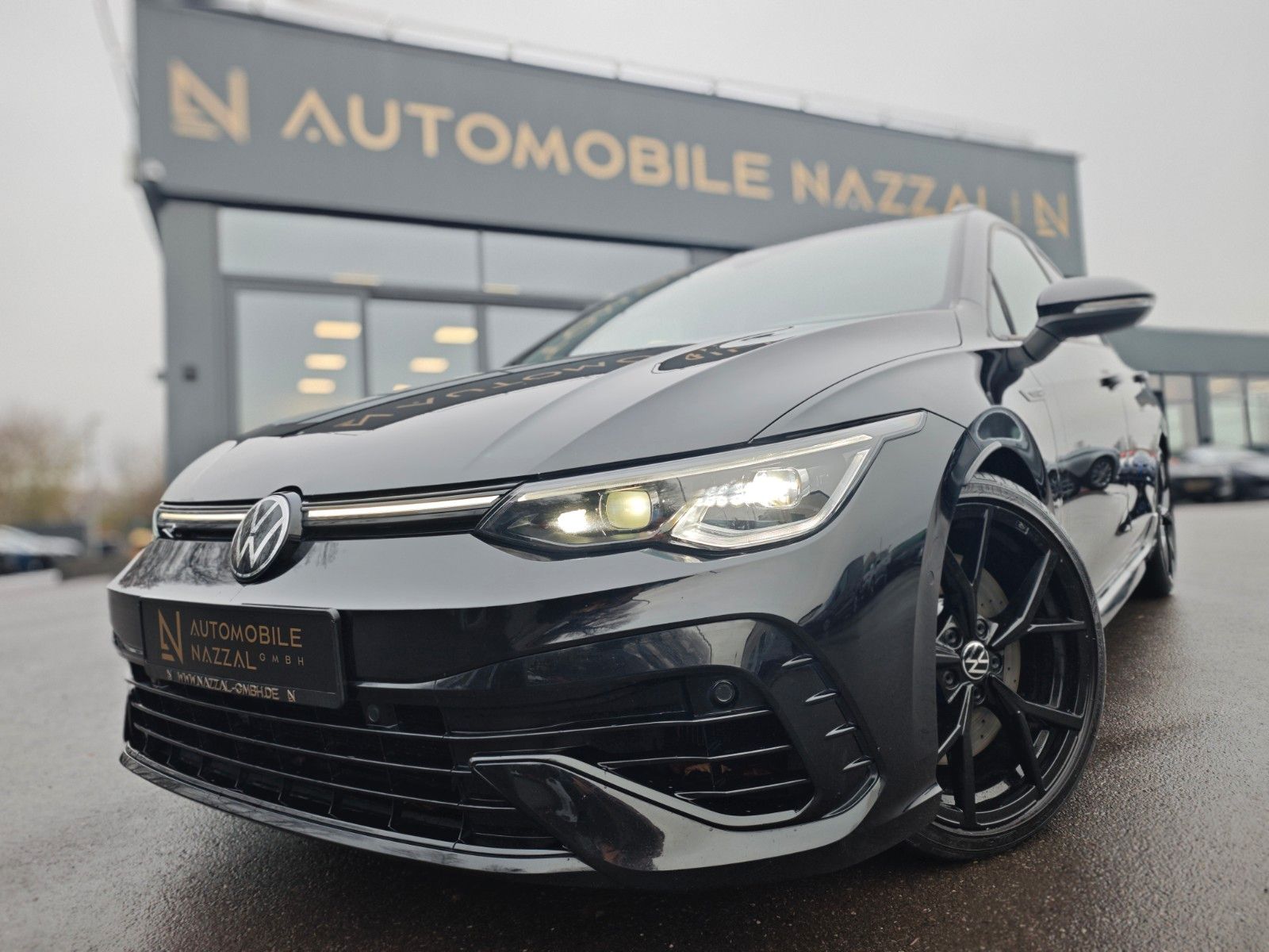 Fahrzeugabbildung Volkswagen Golf VIII R VARIANT 4M*PERFORM*MATRIX*PANO*1.HD*