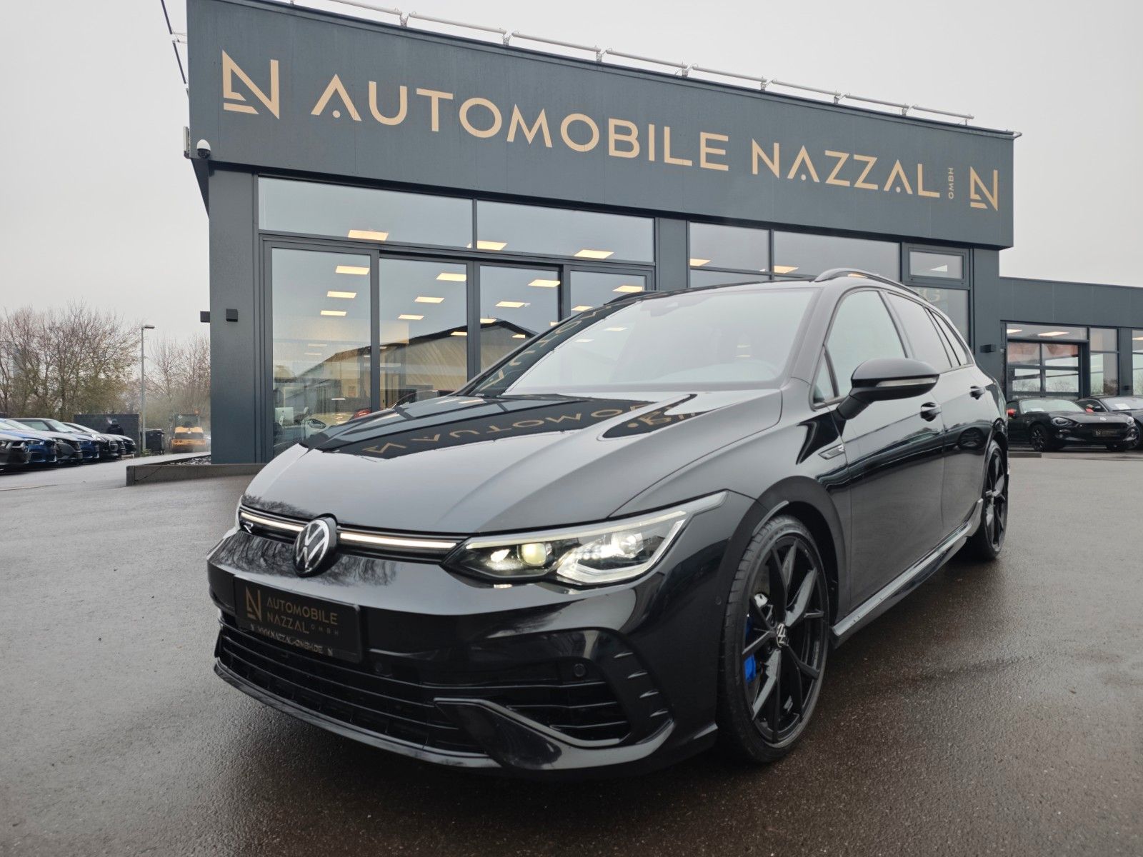 Fahrzeugabbildung Volkswagen Golf VIII R VARIANT 4M*PERFORM*MATRIX*PANO*1.HD*