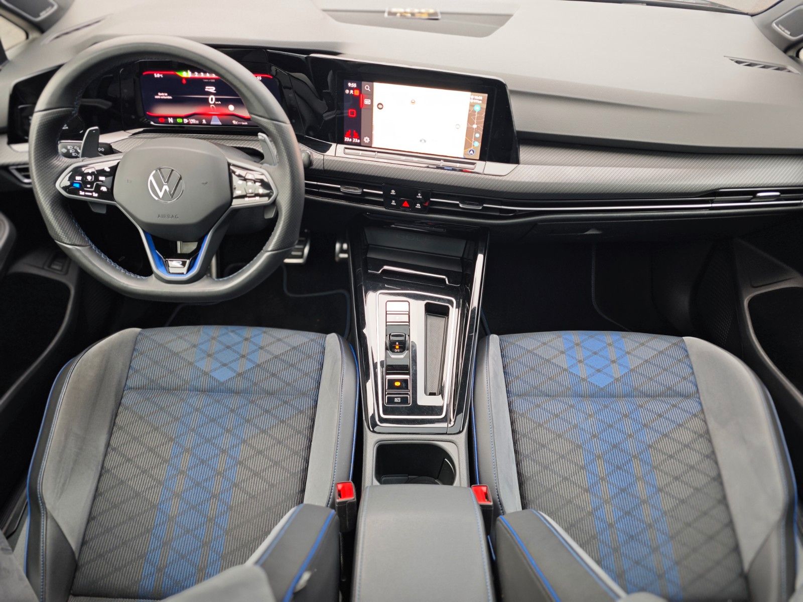 Fahrzeugabbildung Volkswagen Golf VIII R VARIANT 4M*PERFORM*MATRIX*PANO*1.HD*