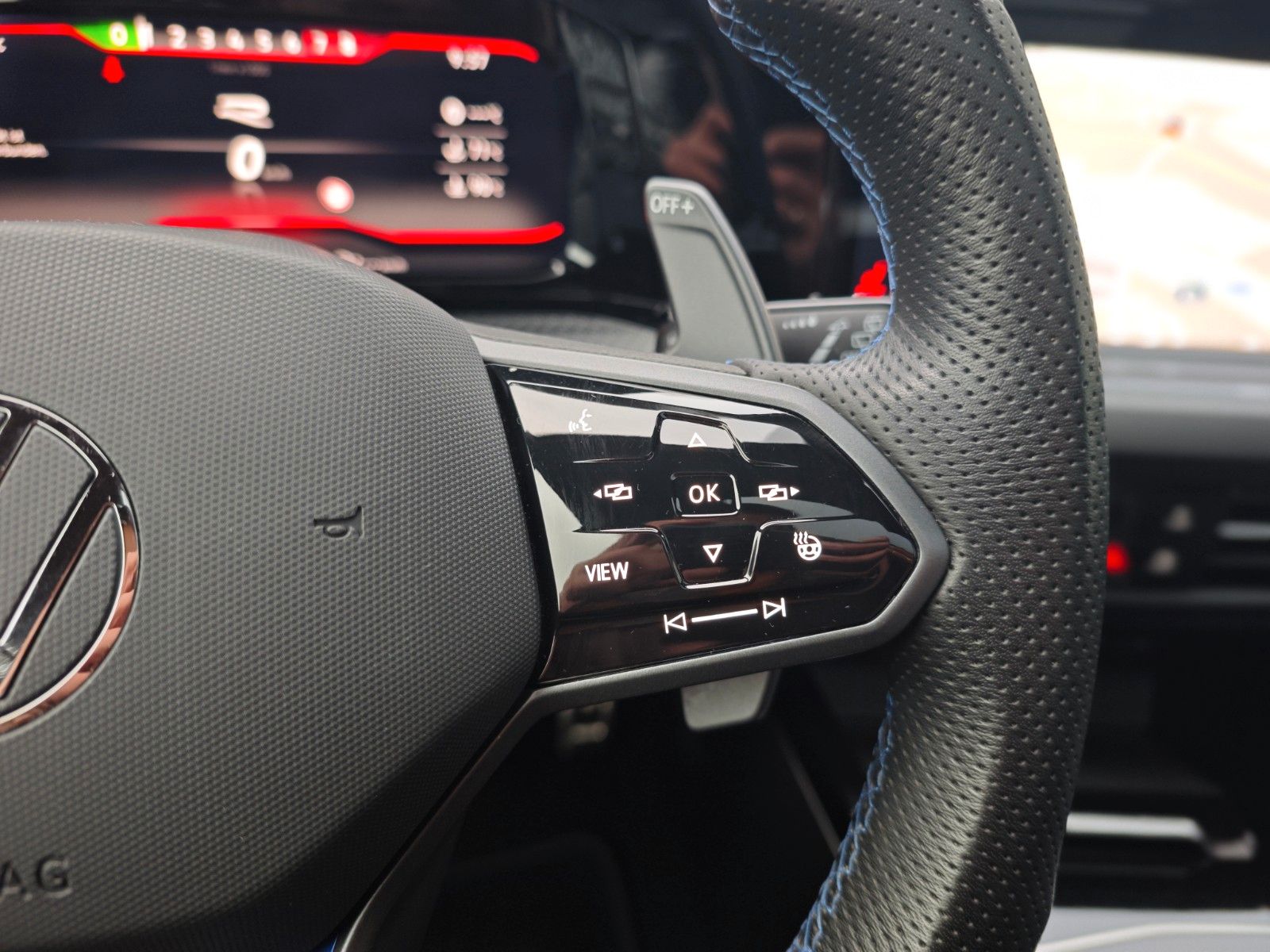 Fahrzeugabbildung Volkswagen Golf VIII R VARIANT 4M*PERFORM*MATRIX*PANO*1.HD*