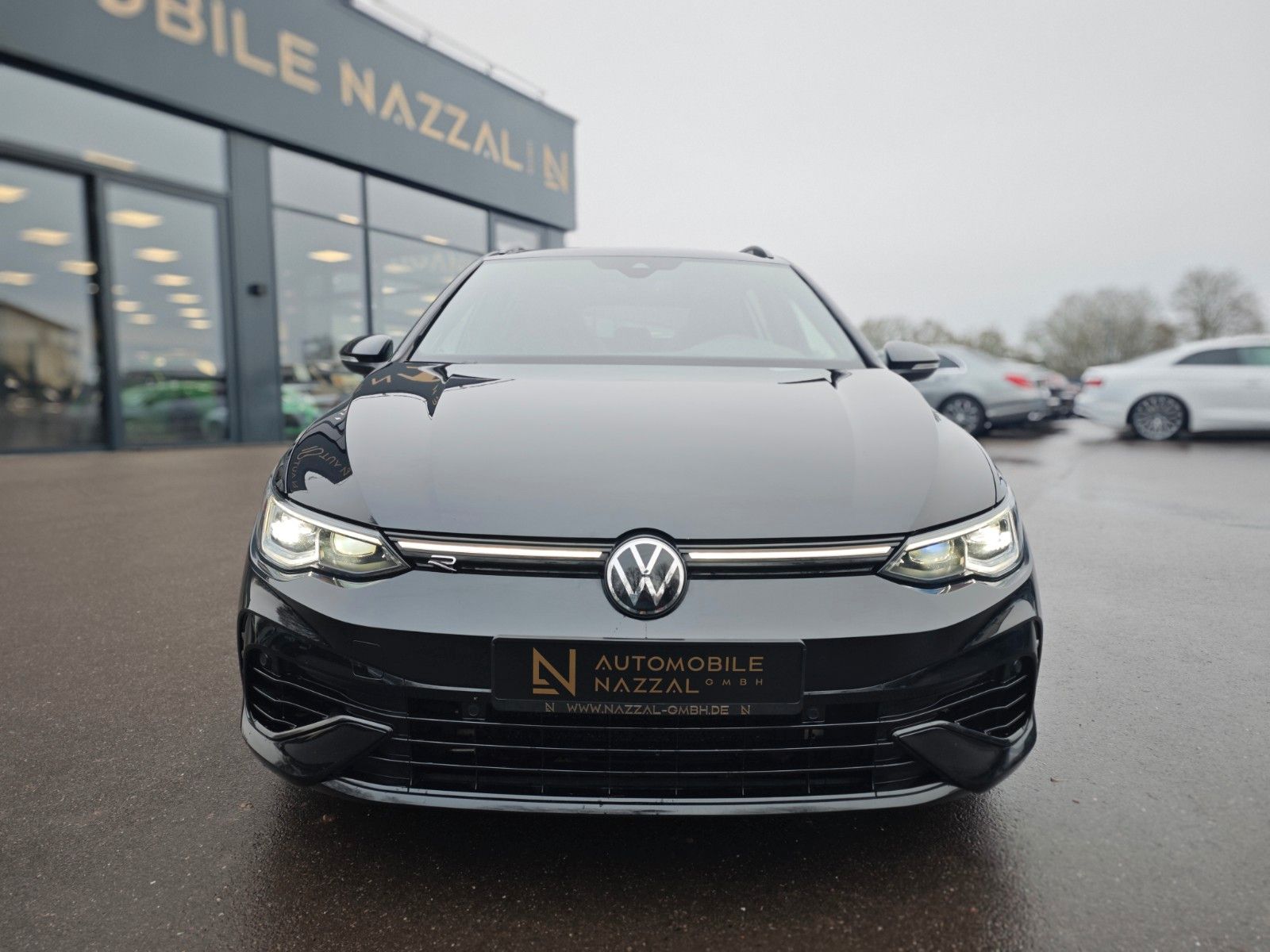 Fahrzeugabbildung Volkswagen Golf VIII R VARIANT 4M*PERFORM*MATRIX*PANO*1.HD*