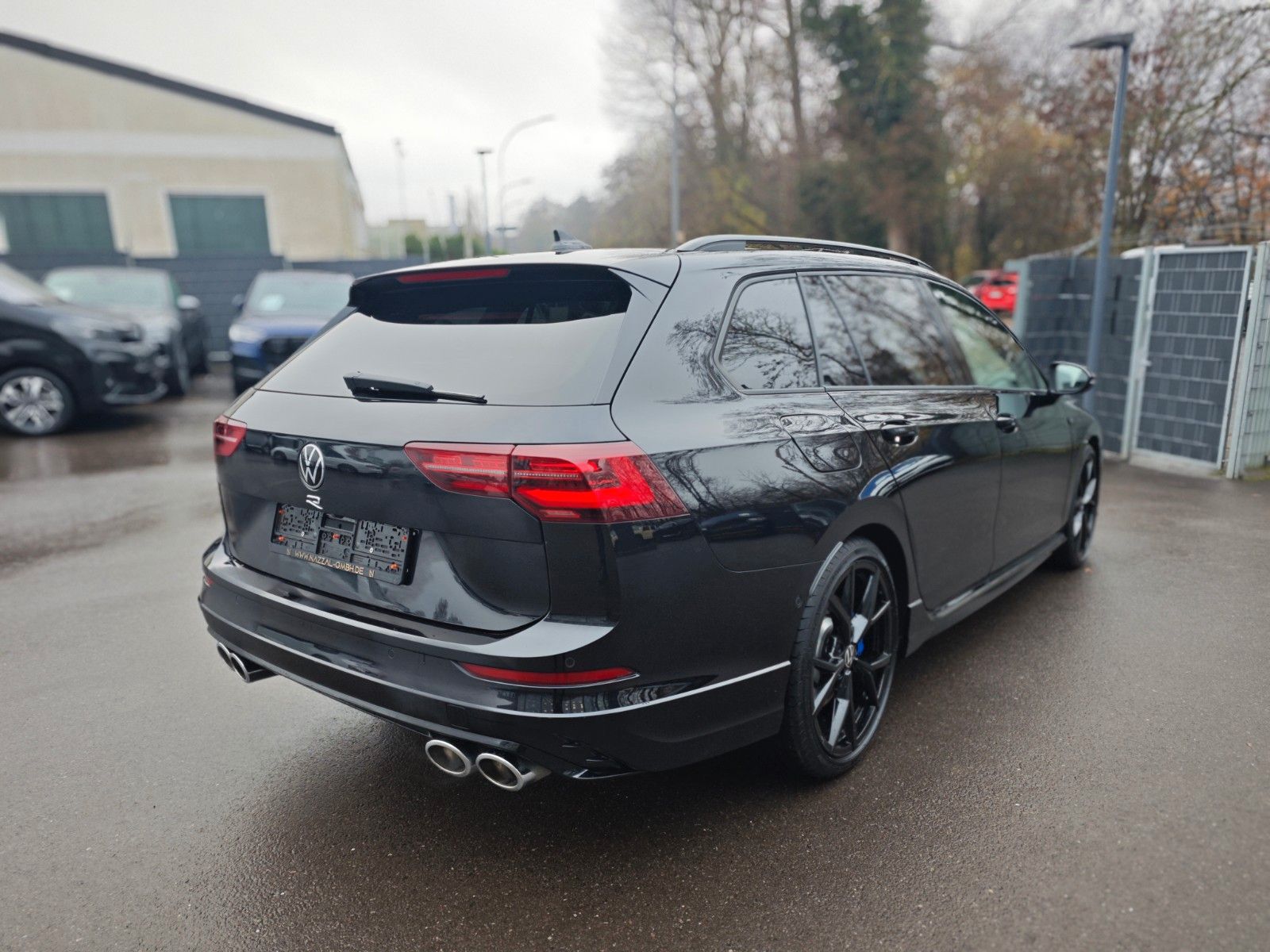 Fahrzeugabbildung Volkswagen Golf VIII R VARIANT 4M*PERFORM*MATRIX*PANO*1.HD*