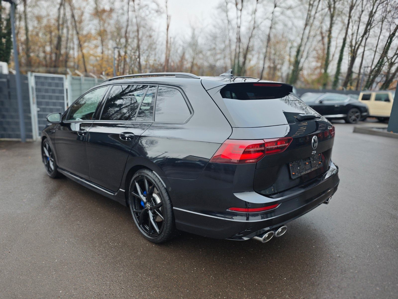 Fahrzeugabbildung Volkswagen Golf VIII R VARIANT 4M*PERFORM*MATRIX*PANO*1.HD*