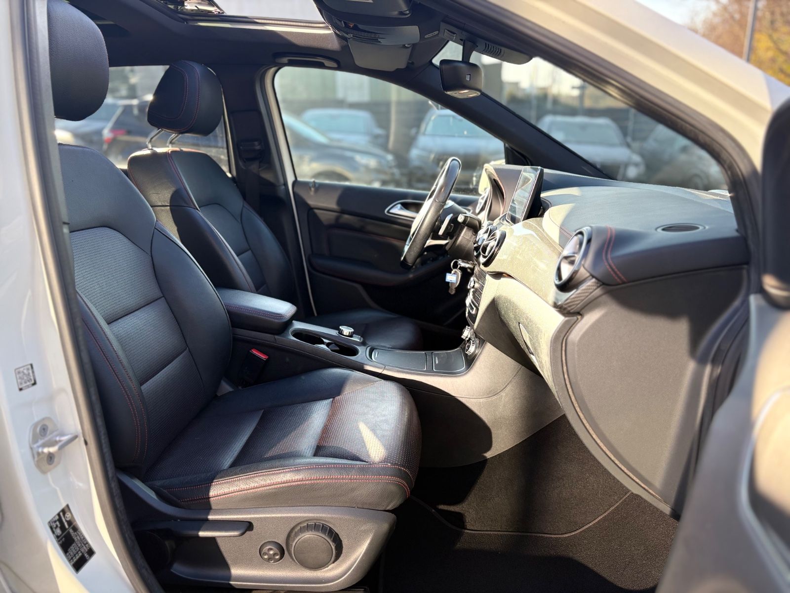 Fahrzeugabbildung Mercedes-Benz B 200 CDI *AMG-LINE*AUT*PANORAMA*VOLL-LED*2.HD*