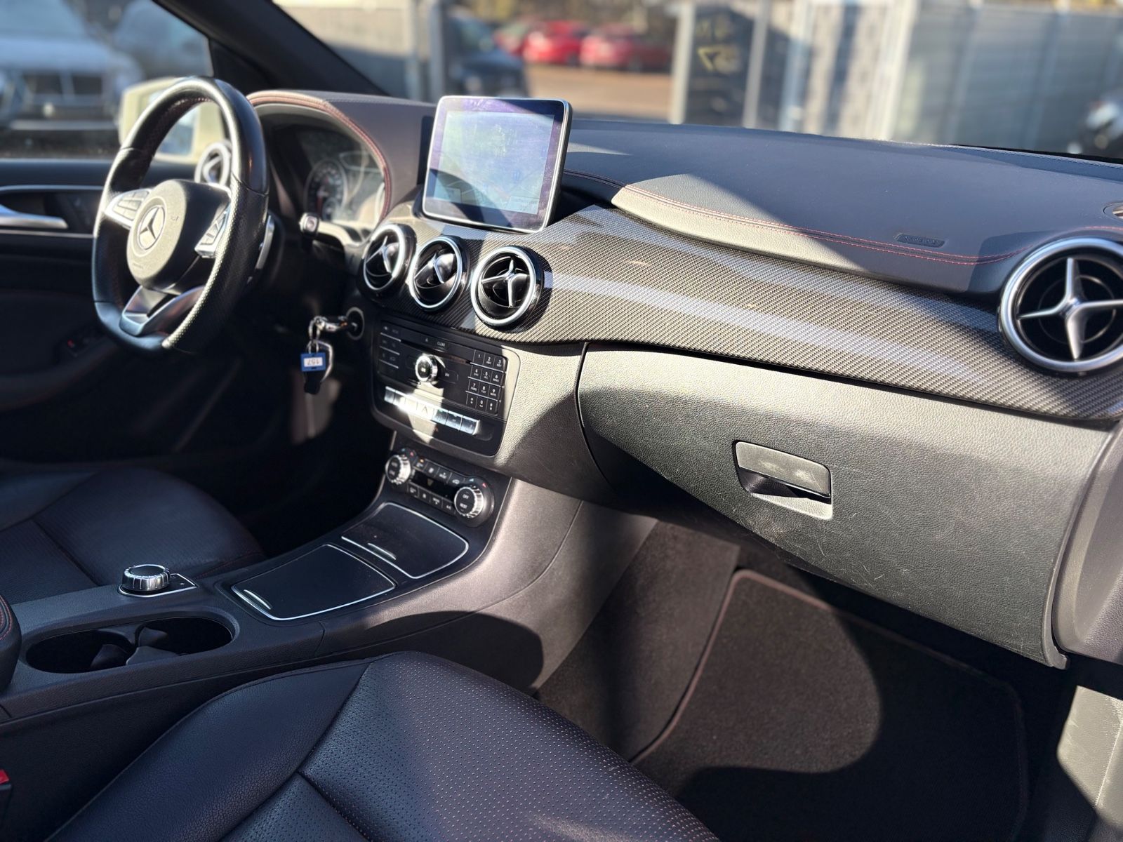 Fahrzeugabbildung Mercedes-Benz B 200 CDI *AMG-LINE*AUT*PANORAMA*VOLL-LED*2.HD*