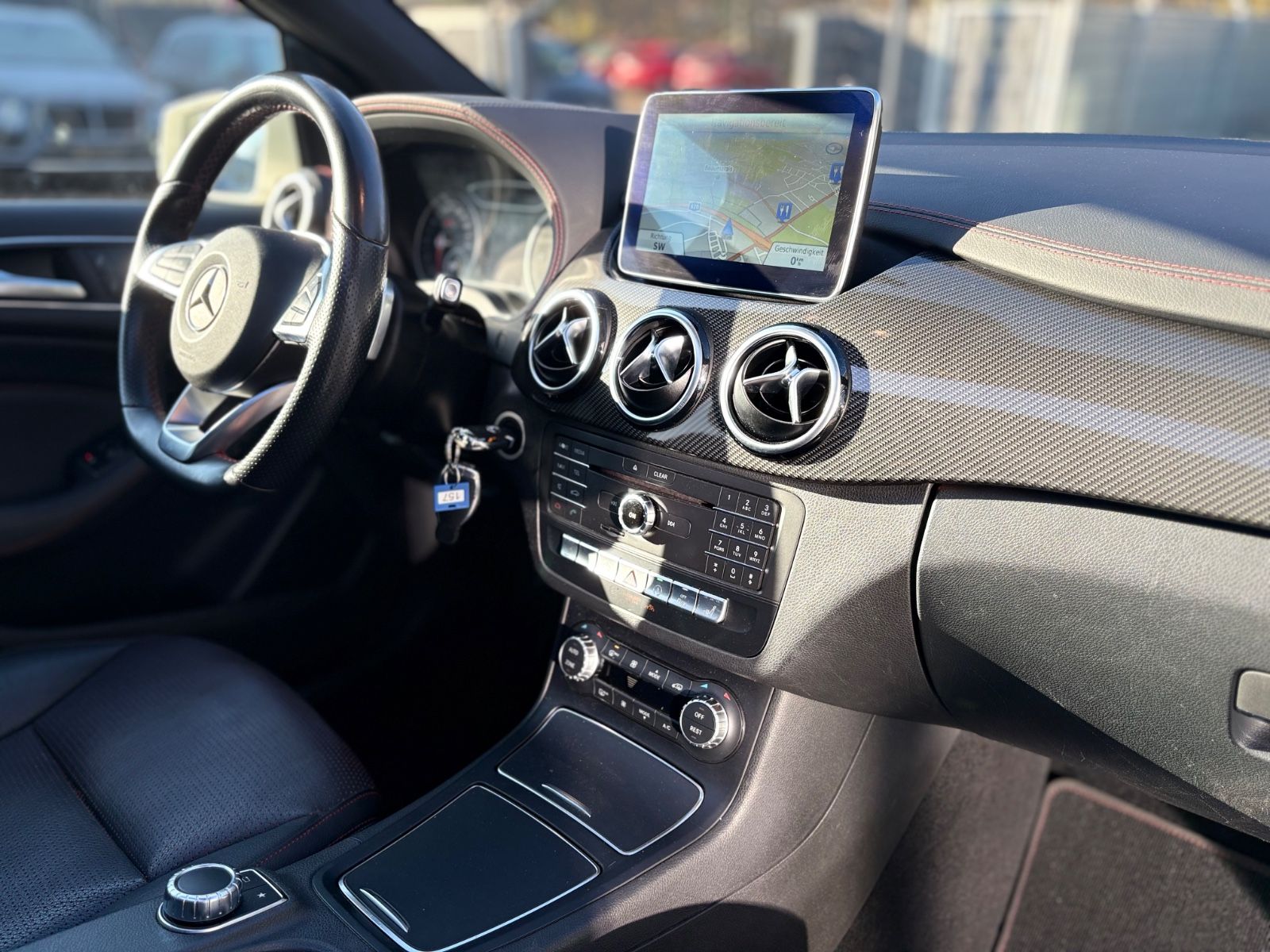 Fahrzeugabbildung Mercedes-Benz B 200 CDI *AMG-LINE*AUT*PANORAMA*VOLL-LED*2.HD*