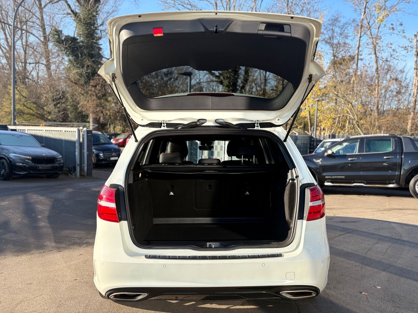 Fahrzeugabbildung Mercedes-Benz B 200 CDI *AMG-LINE*AUT*PANORAMA*VOLL-LED*2.HD*