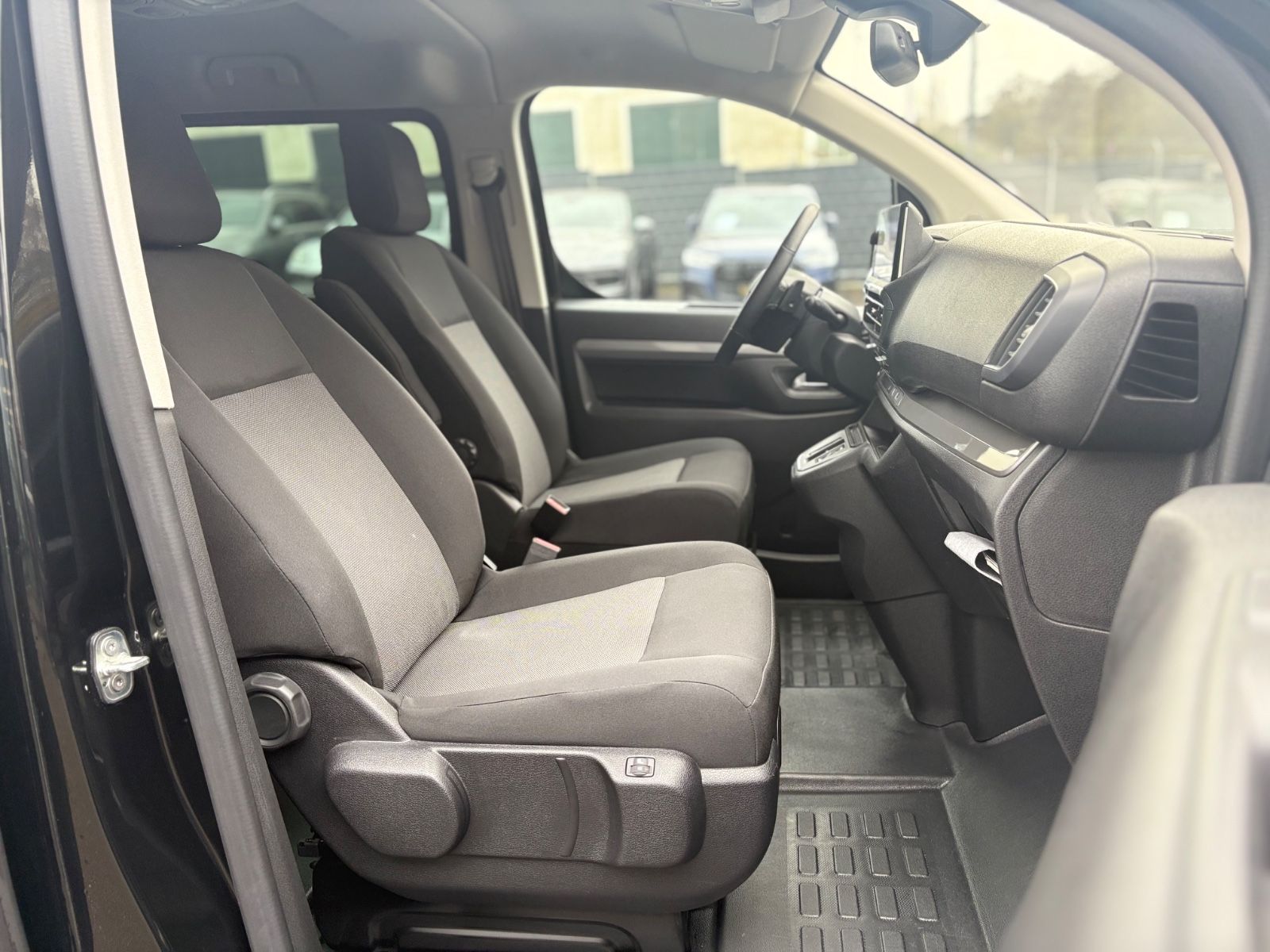 Fahrzeugabbildung Citroën SPACETOURER XL*8.SITZER*VOLL-LED*NAVI*SHZ*360°*