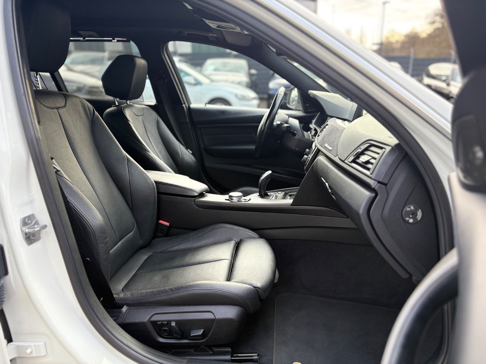 Fahrzeugabbildung ALPINA B3 3.0 BITURBO ALLRAD TOURING*PANO*2.HD*H-UP*LED