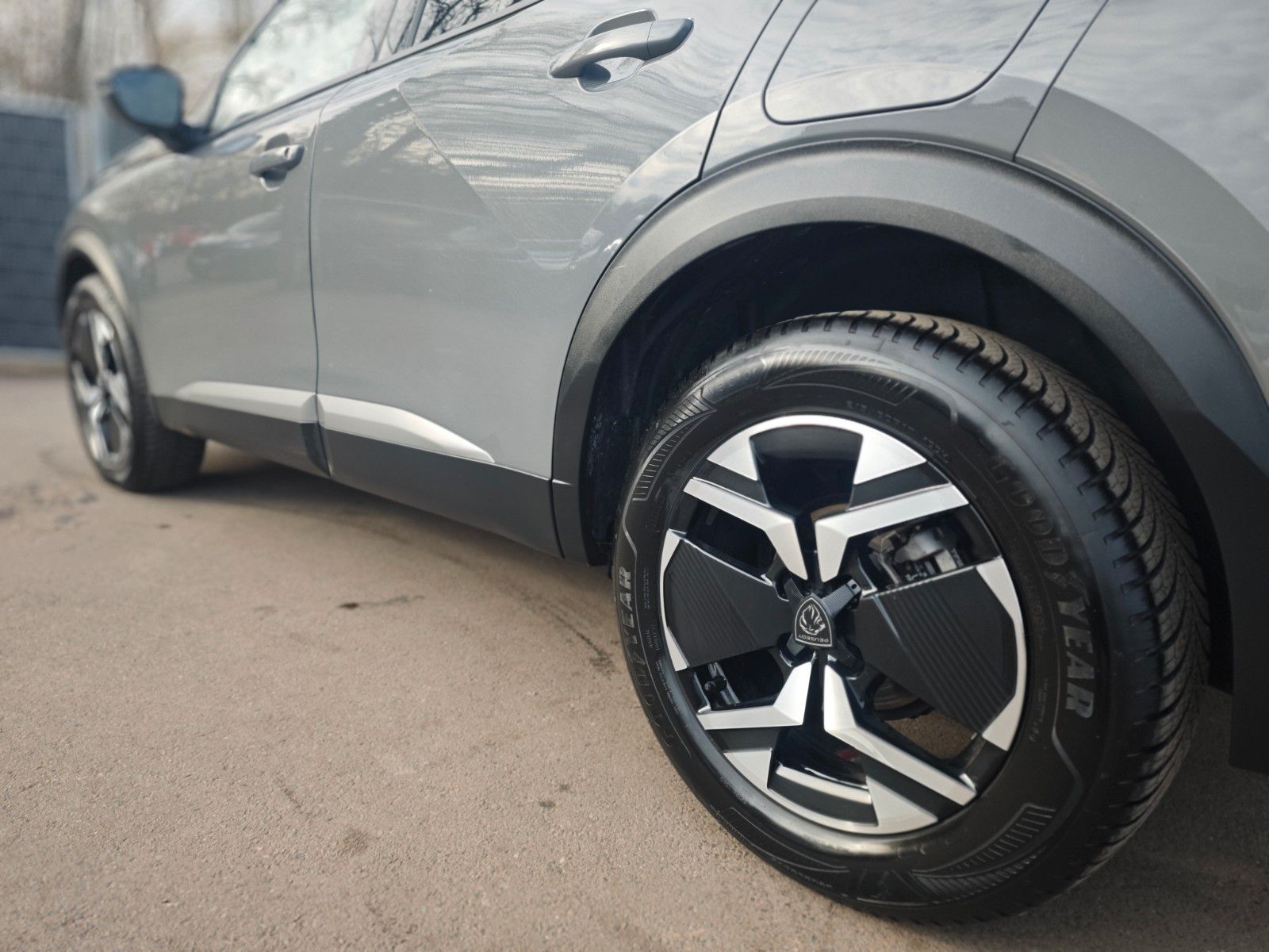 Fahrzeugabbildung Peugeot 2008 ALLURE*VOLL LED*NAVI*360°KAMERA*GARANTIE*