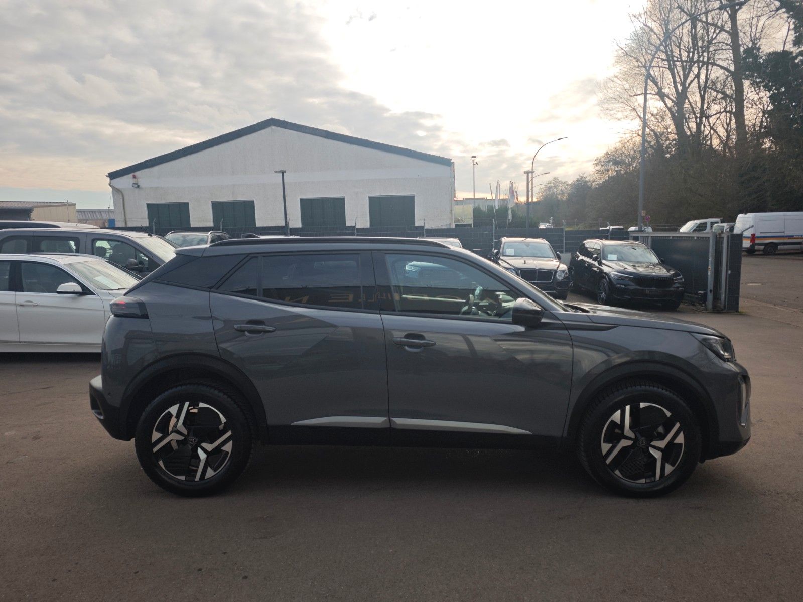 Fahrzeugabbildung Peugeot 2008 ALLURE*VOLL LED*NAVI*360°KAMERA*GARANTIE*