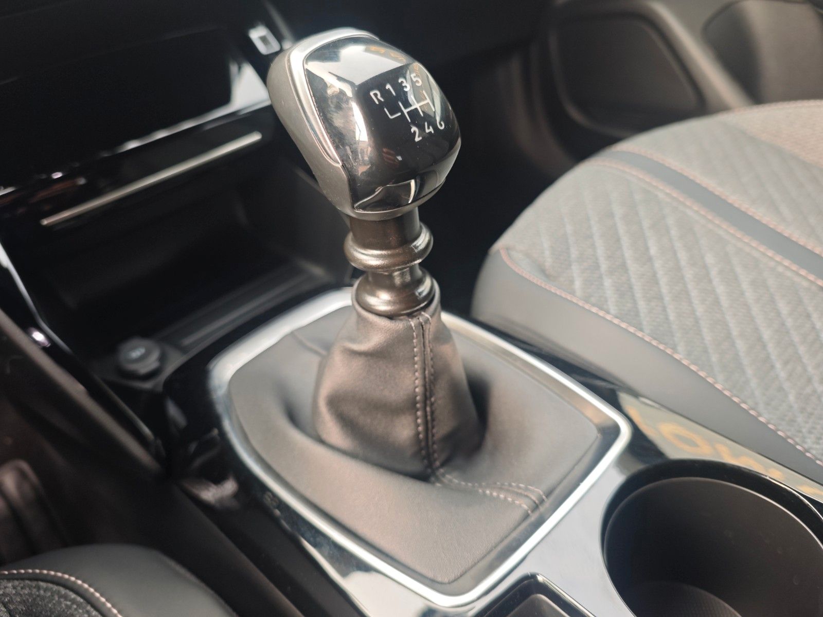 Fahrzeugabbildung Peugeot 2008 ALLURE*VOLL LED*NAVI*360°KAMERA*GARANTIE*