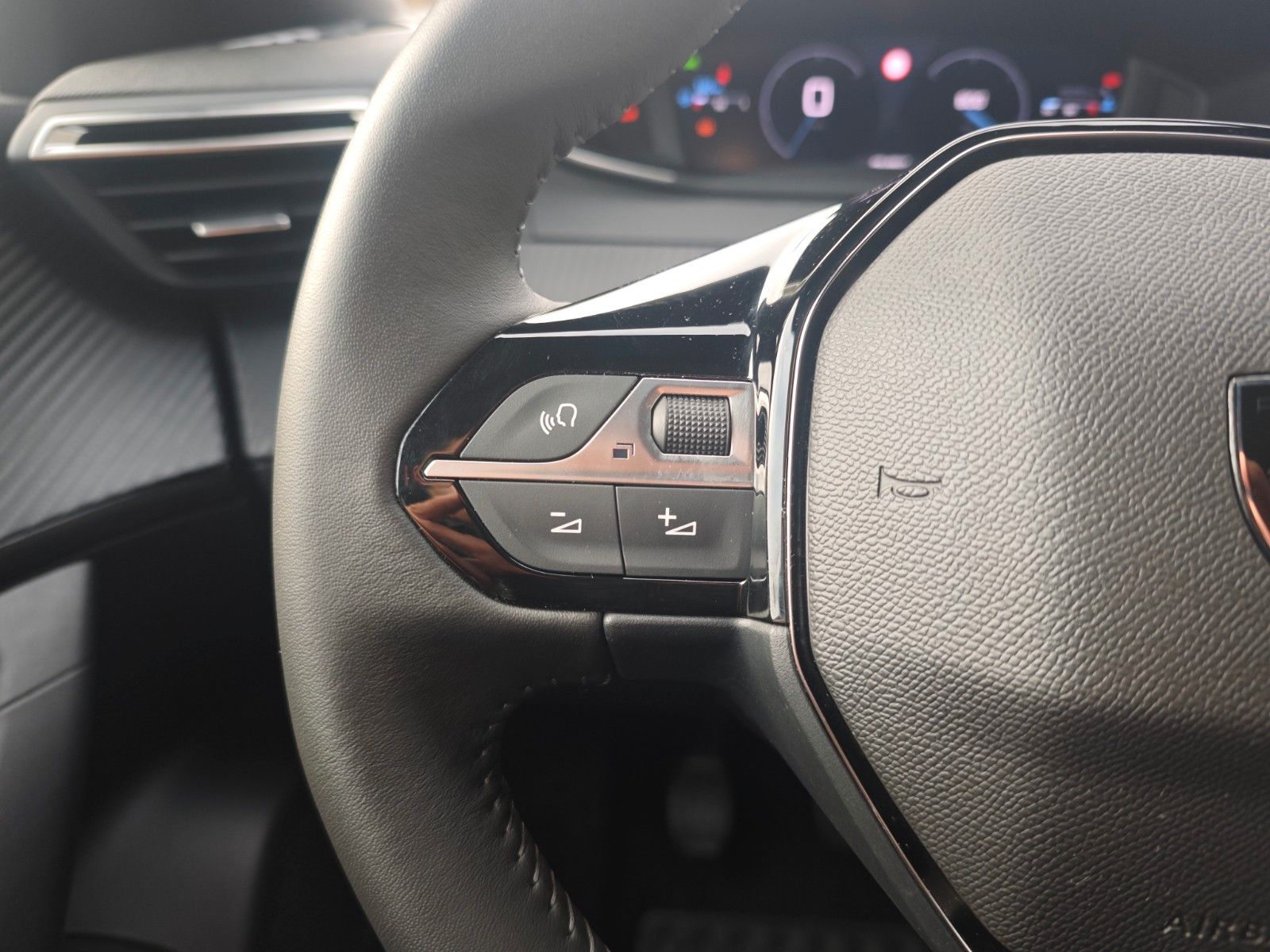 Fahrzeugabbildung Peugeot 2008 ALLURE*VOLL LED*NAVI*360°KAMERA*GARANTIE*