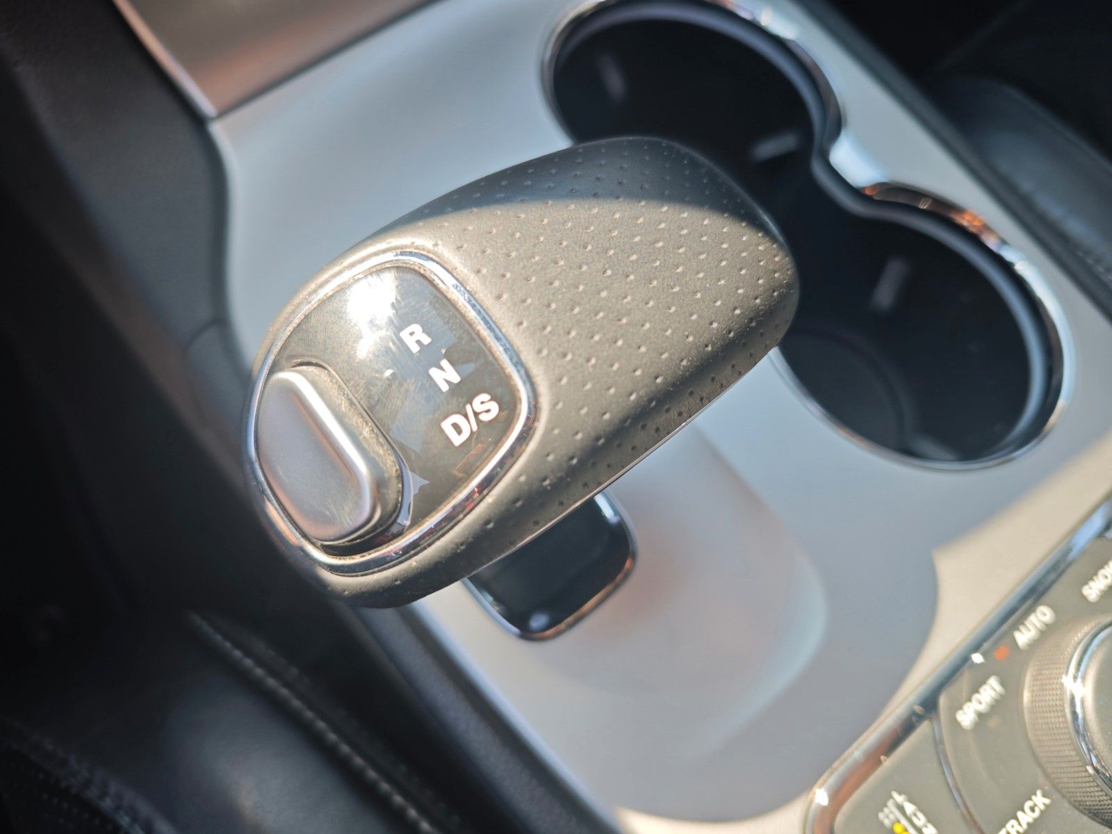 Fahrzeugabbildung Jeep GRAND CHEROKEE SRT HEMI*EU MODELL*TV-FOND-ENTER*