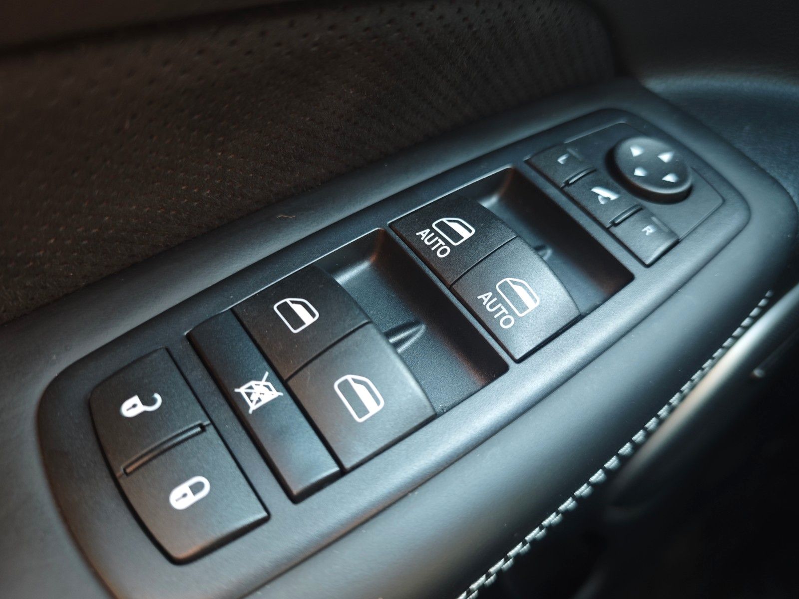 Fahrzeugabbildung Jeep GRAND CHEROKEE SRT HEMI*EU MODELL*TV-FOND-ENTER*