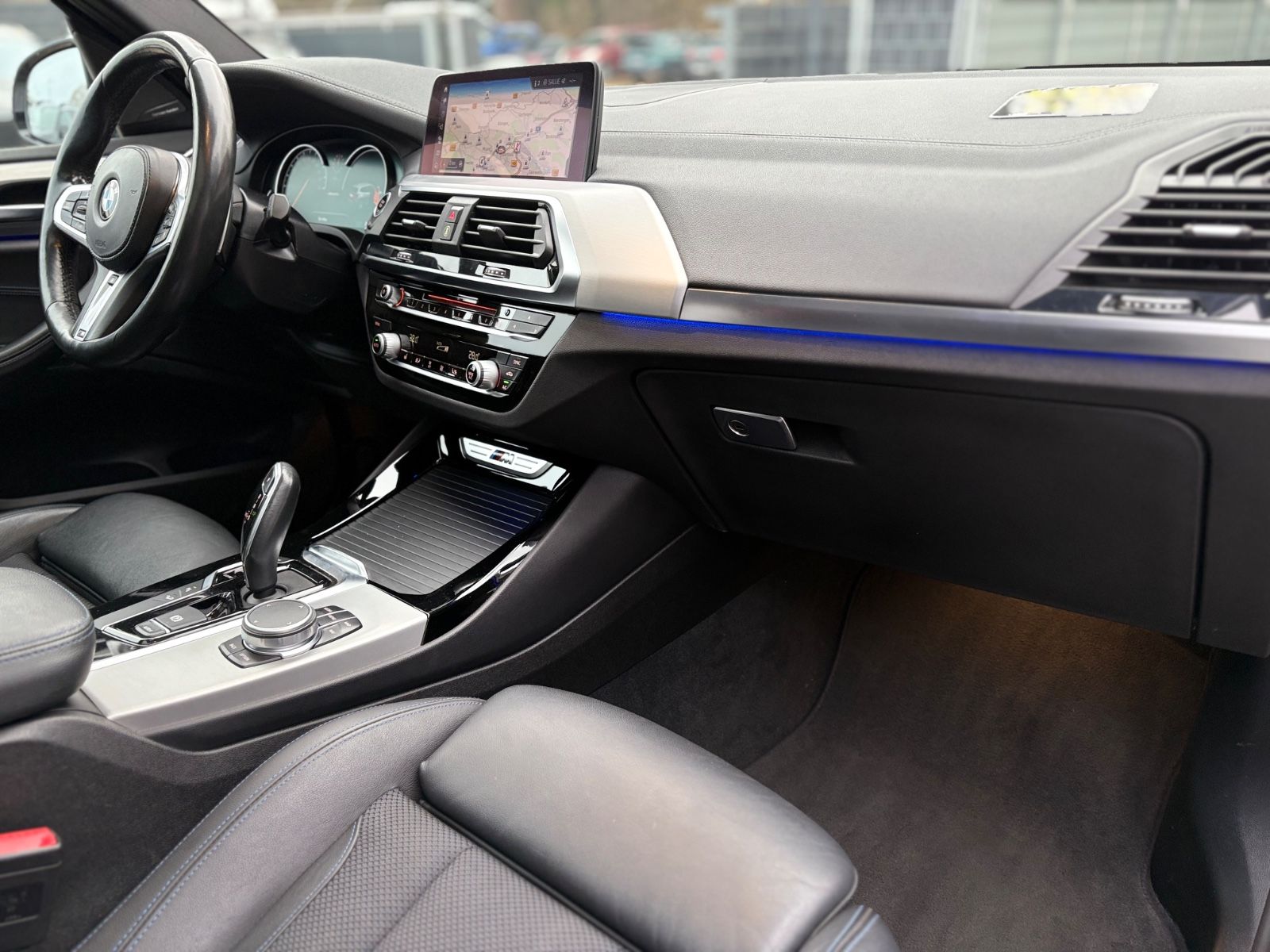 Fahrzeugabbildung BMW X3 M40i SHADOW LINE*LED*NAVI*LEDER*PANORAMA*