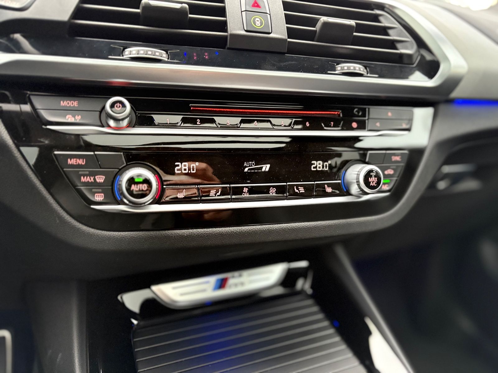 Fahrzeugabbildung BMW X3 M40i SHADOW LINE*LED*NAVI*LEDER*PANORAMA*