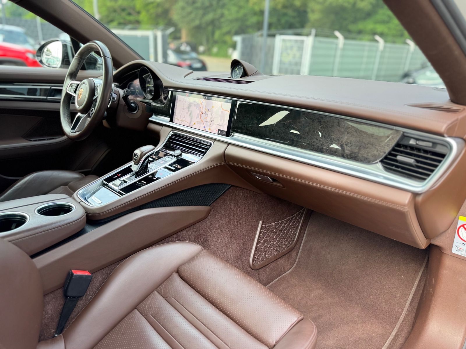 Fahrzeugabbildung Porsche PANAMERA 4 E-HYBRID*LIM*CHRONO*PANORAMA*KREIDE*