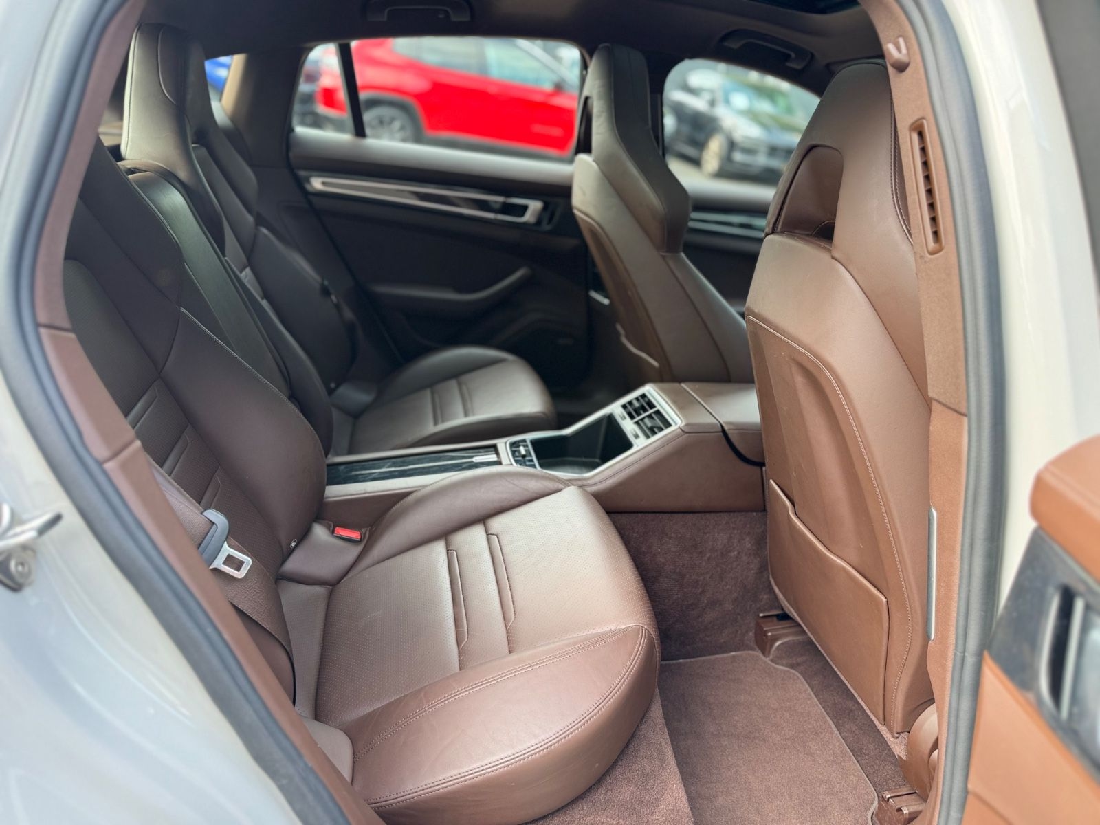 Fahrzeugabbildung Porsche PANAMERA 4 E-HYBRID*LIM*CHRONO*PANORAMA*KREIDE*