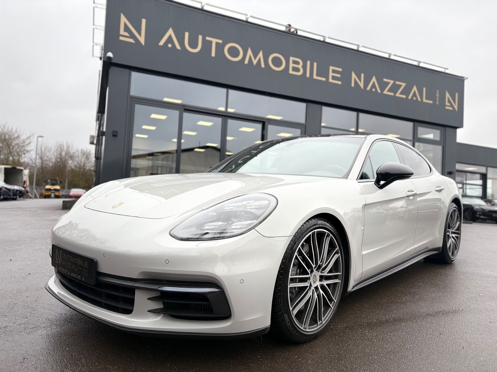 Fahrzeugabbildung Porsche PANAMERA 4 E-HYBRID*LIM*CHRONO*PANORAMA*KREIDE*