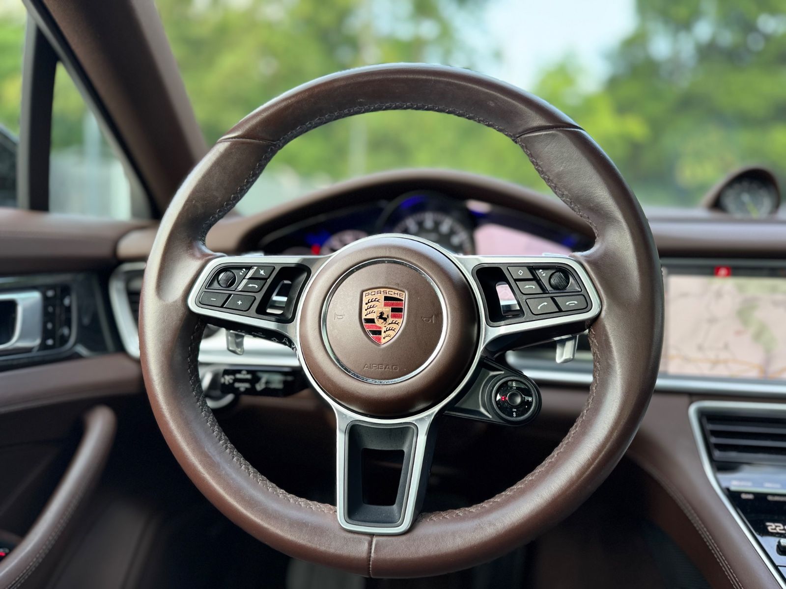 Fahrzeugabbildung Porsche PANAMERA 4 E-HYBRID*LIM*CHRONO*PANORAMA*KREIDE*