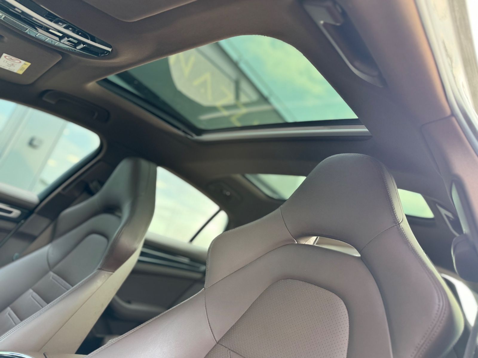 Fahrzeugabbildung Porsche PANAMERA 4 E-HYBRID*LIM*CHRONO*PANORAMA*KREIDE*