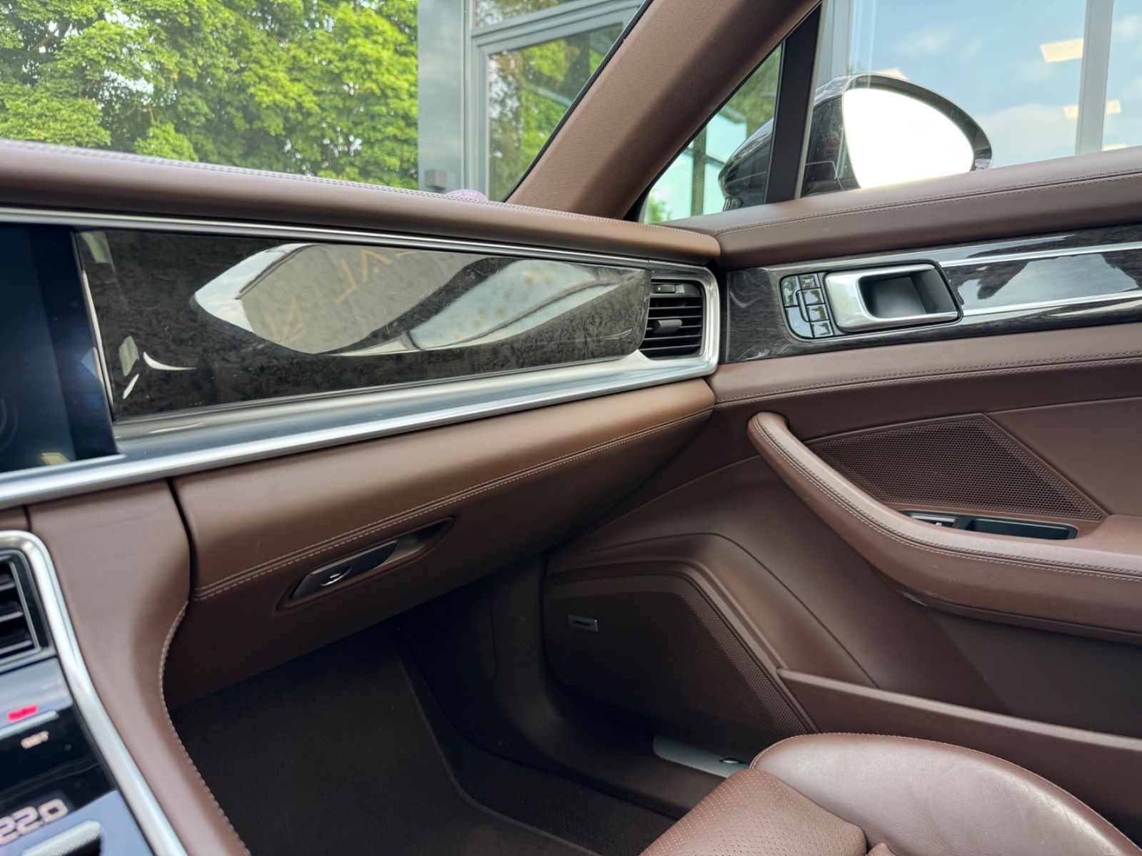 Fahrzeugabbildung Porsche PANAMERA 4 E-HYBRID*LIM*CHRONO*PANORAMA*KREIDE*