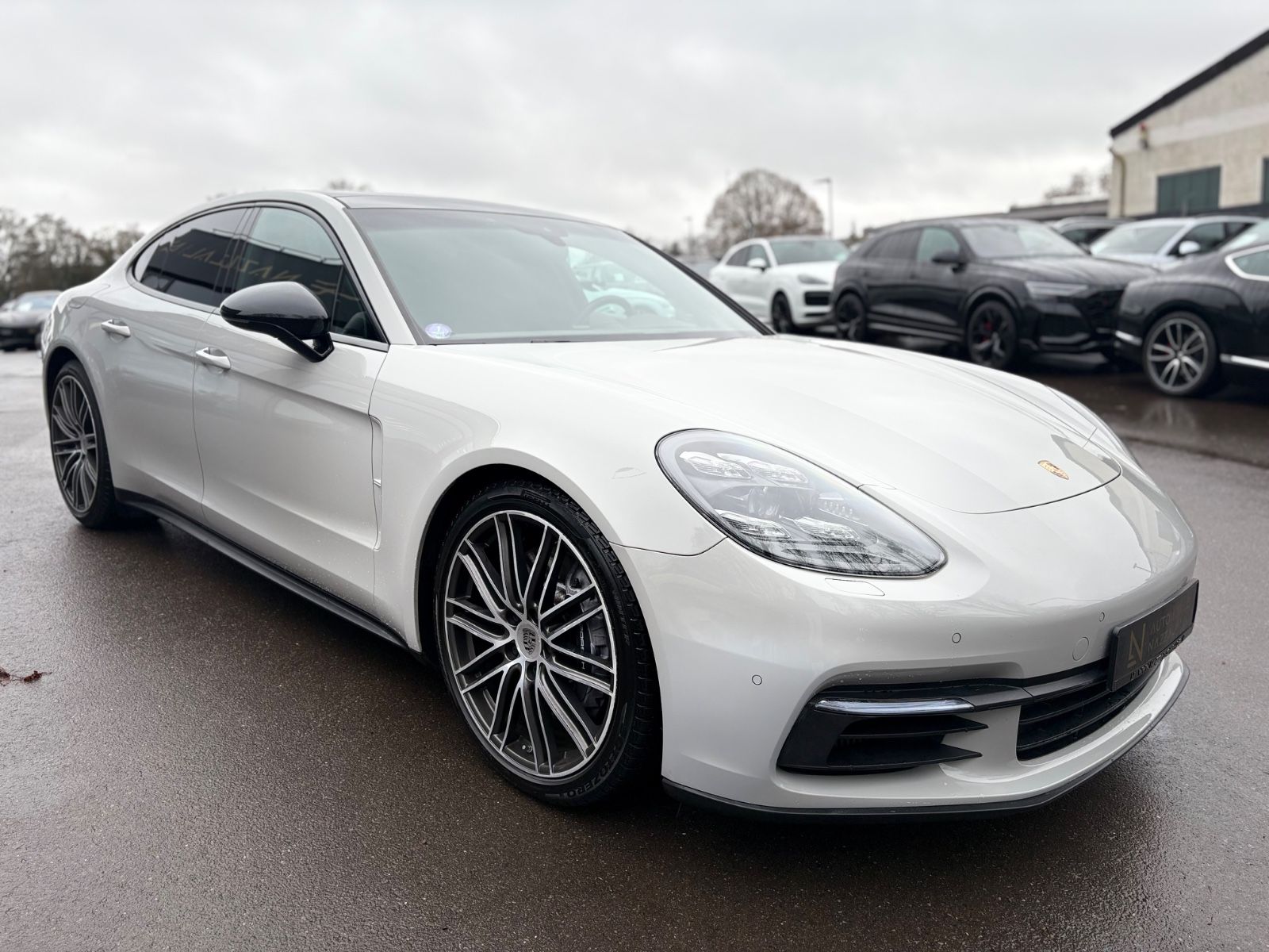 Fahrzeugabbildung Porsche PANAMERA 4 E-HYBRID*LIM*CHRONO*PANORAMA*KREIDE*