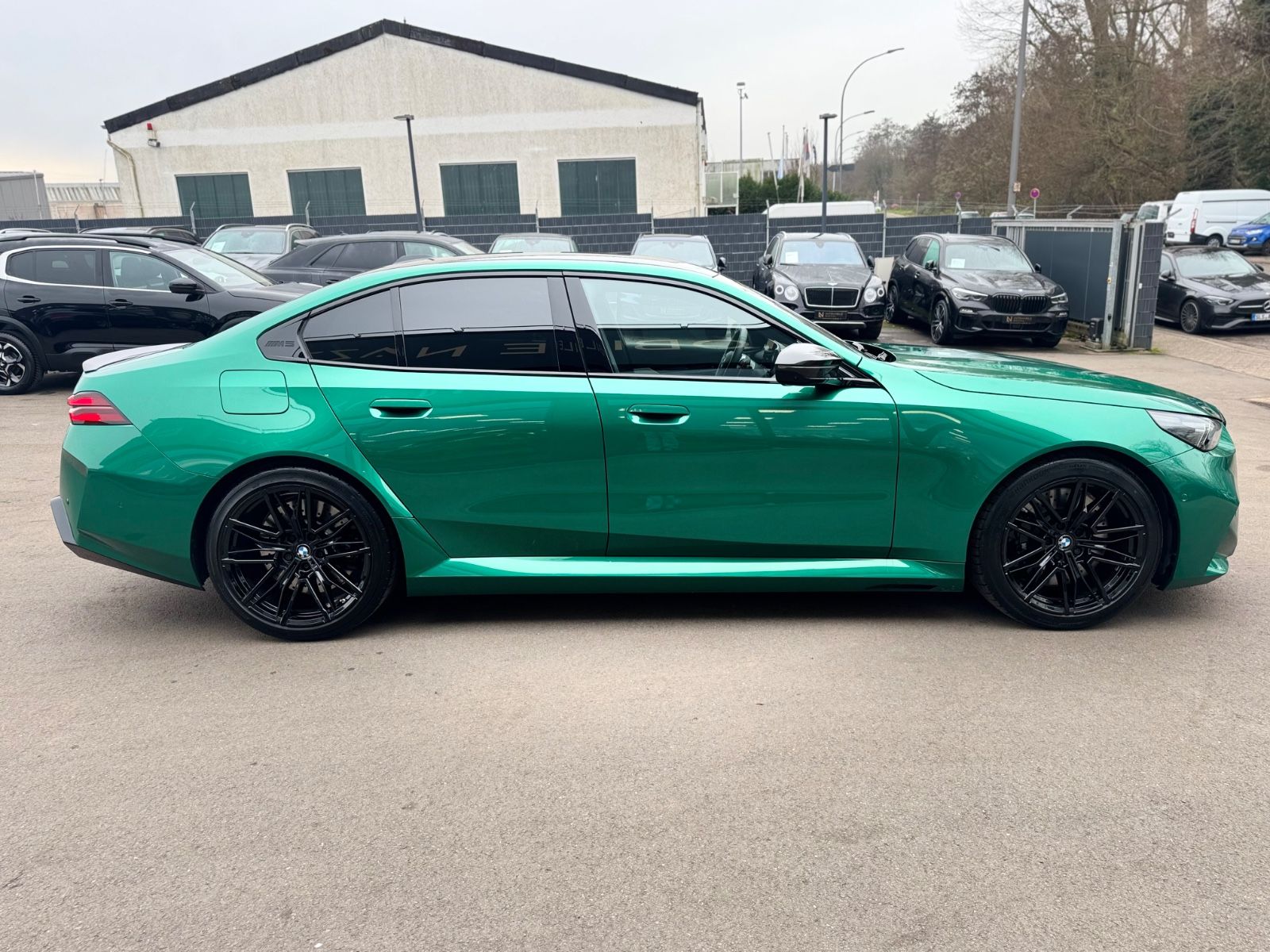 Fahrzeugabbildung BMW M5 LIM*CARBON*ACC*B&W*ON STOCK!*727PS*TRAUM*