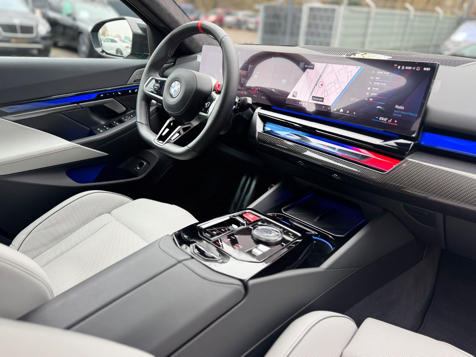 Fahrzeugabbildung BMW M5 LIM*CARBON*ACC*B&W*ON STOCK!*727PS*TRAUM*