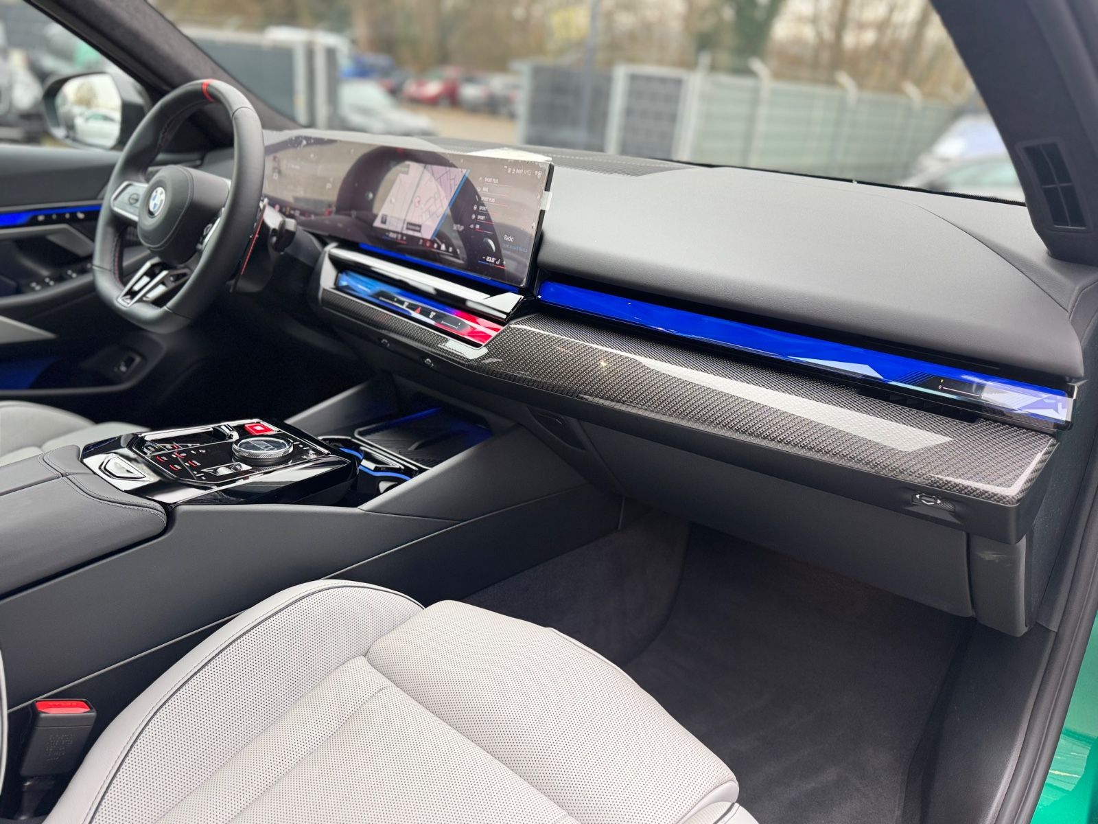 Fahrzeugabbildung BMW M5 LIM*CARBON*ACC*B&W*ON STOCK!*727PS*TRAUM*